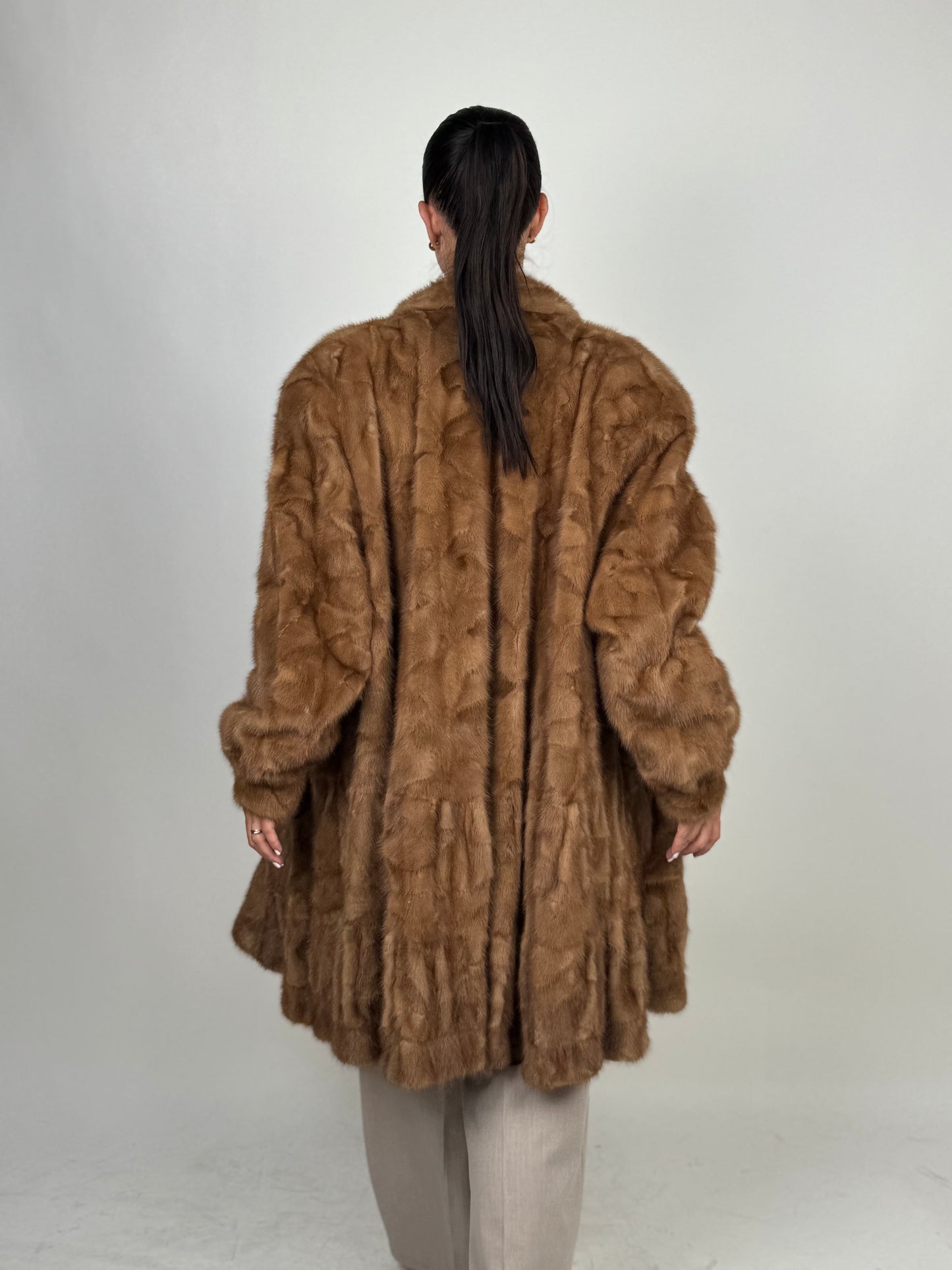 Cappotto in visone N684