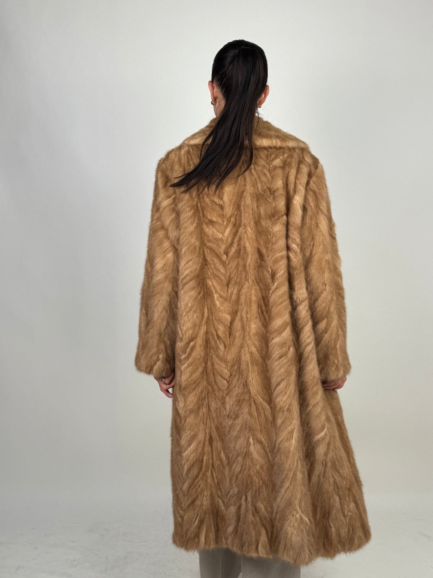 Cappotto in visone N686