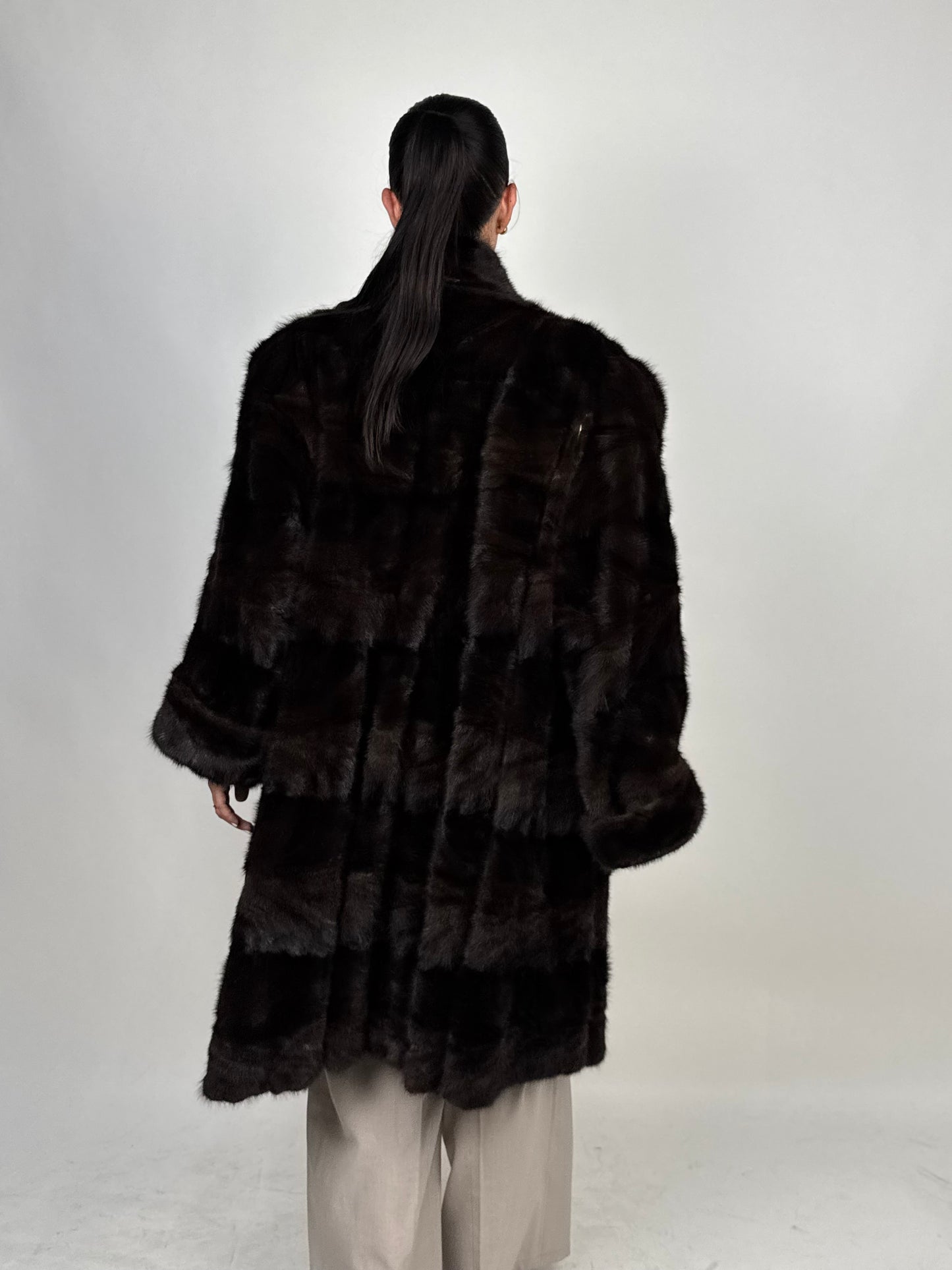 Cappotto in visone N694