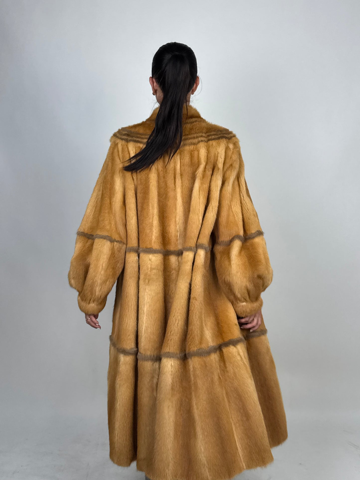 Cappotto in visone N695
