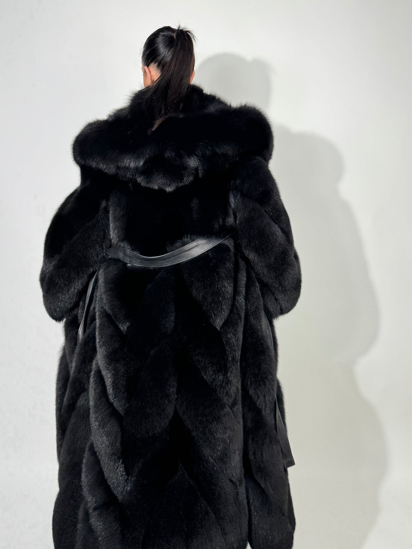 Cappotto in volpe total black N447