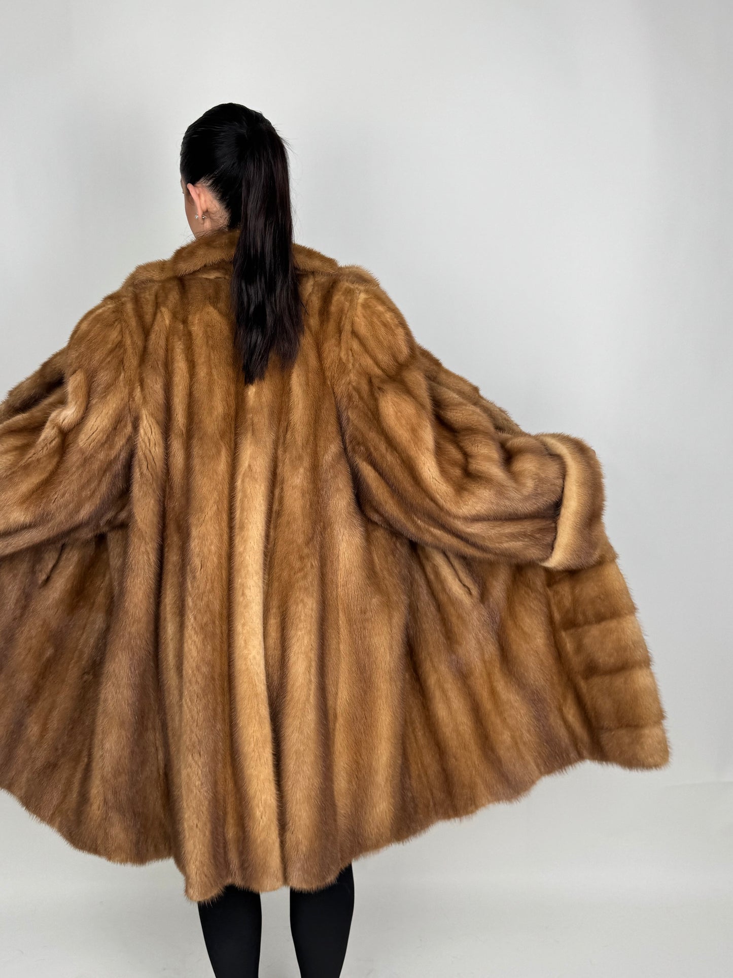 Cappotto in visone N628