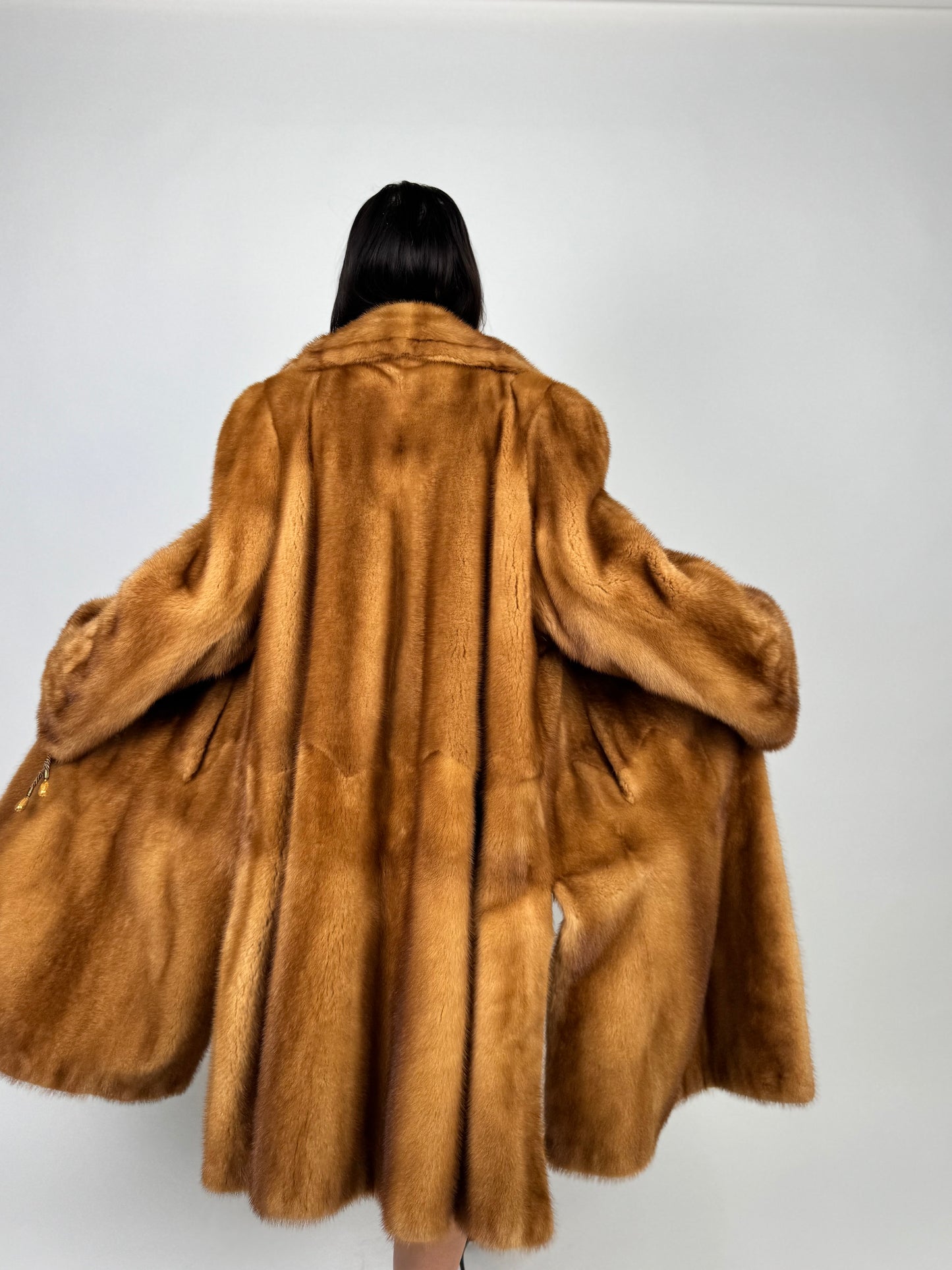 Cappotto in visone N672