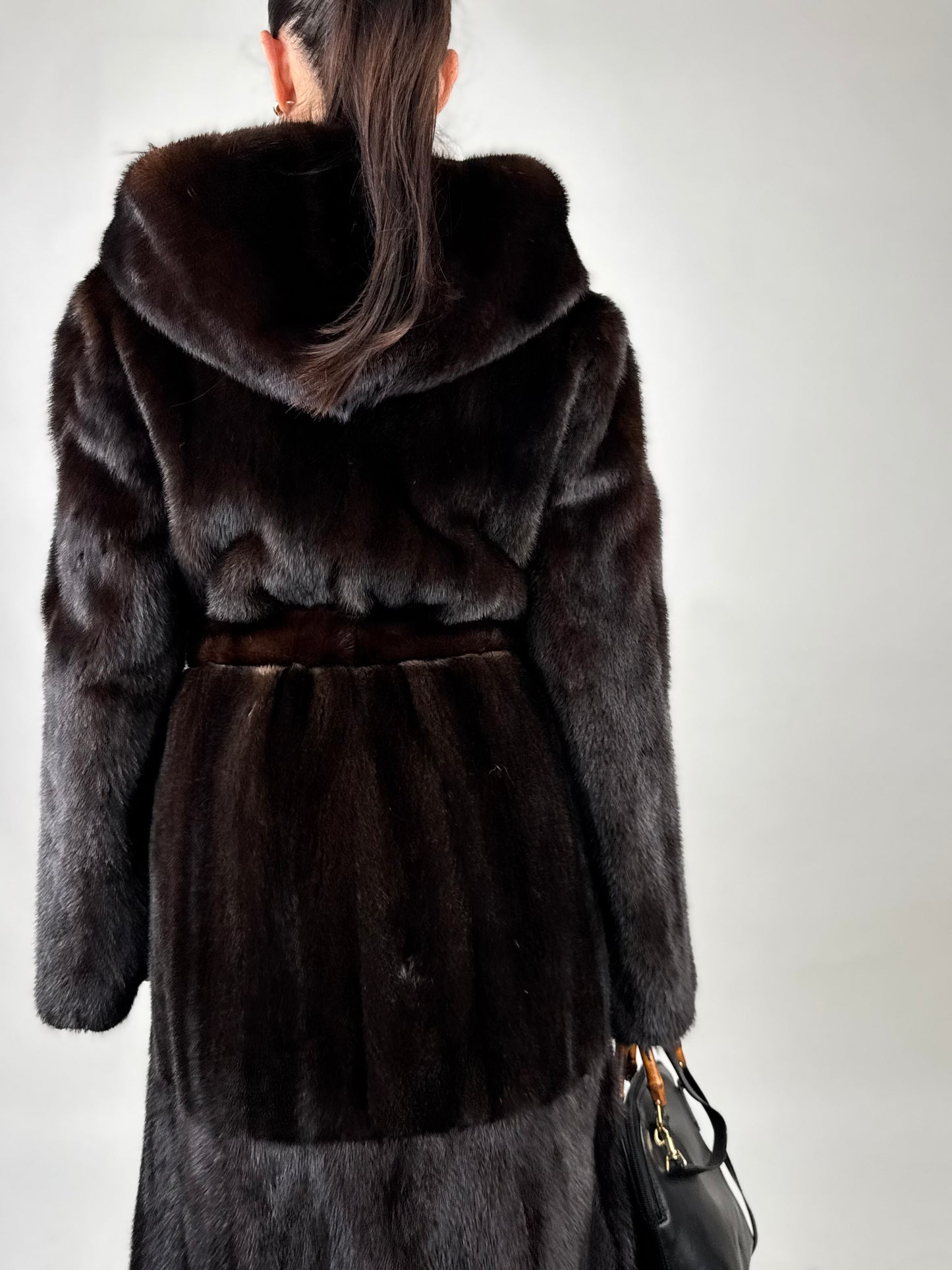 Cappotto in visone N673