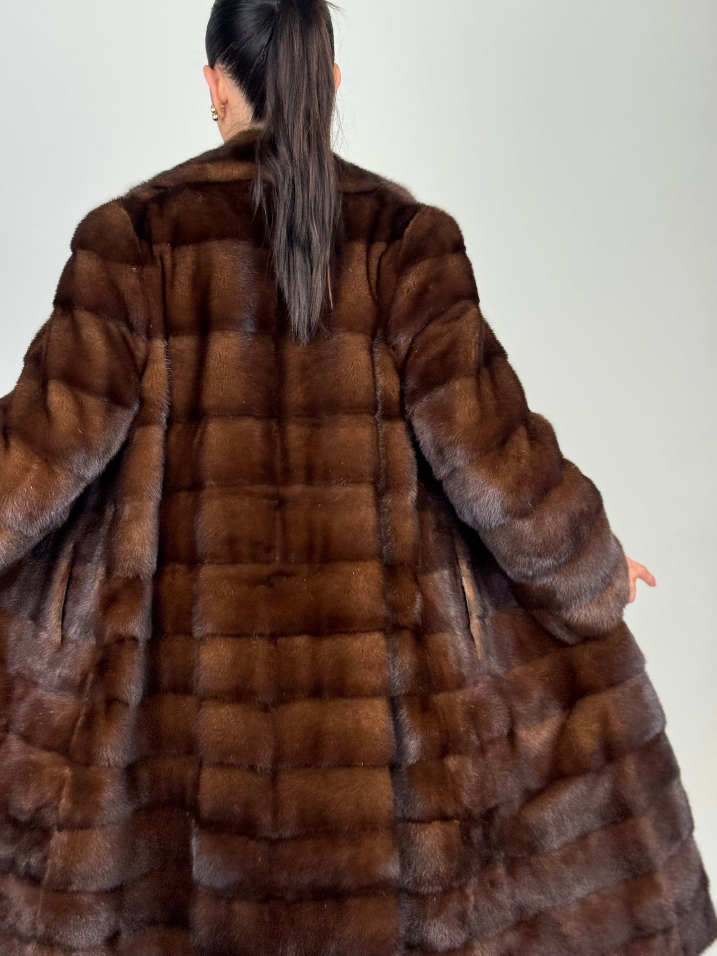 Cappotto in visone N646