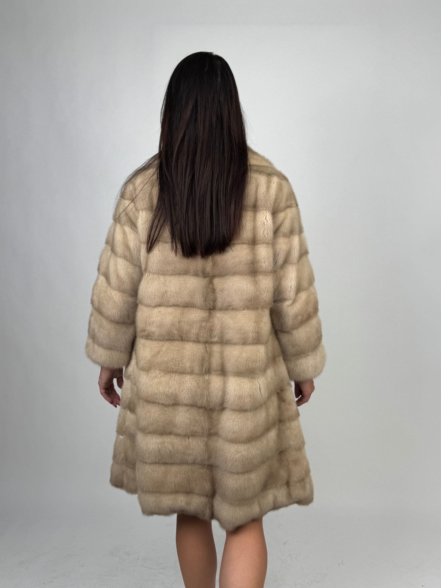 Cappotto in visone N678