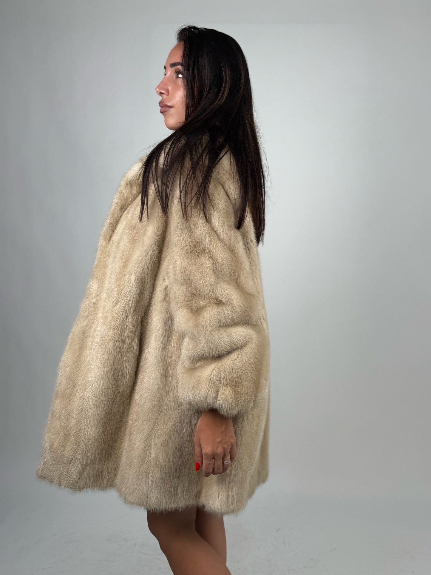 Cappotto in visone N677