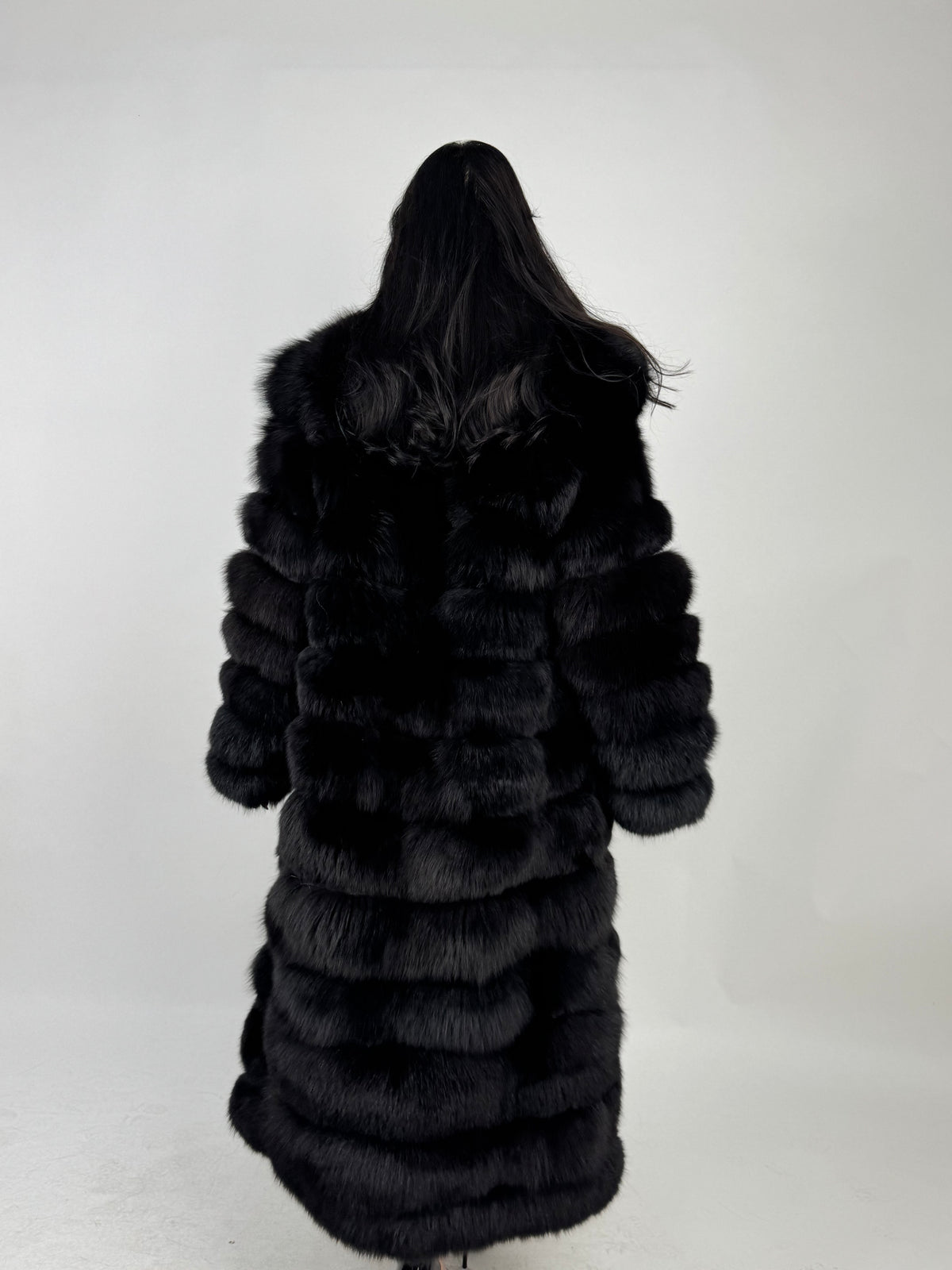 Cappotto in volpe total black N768