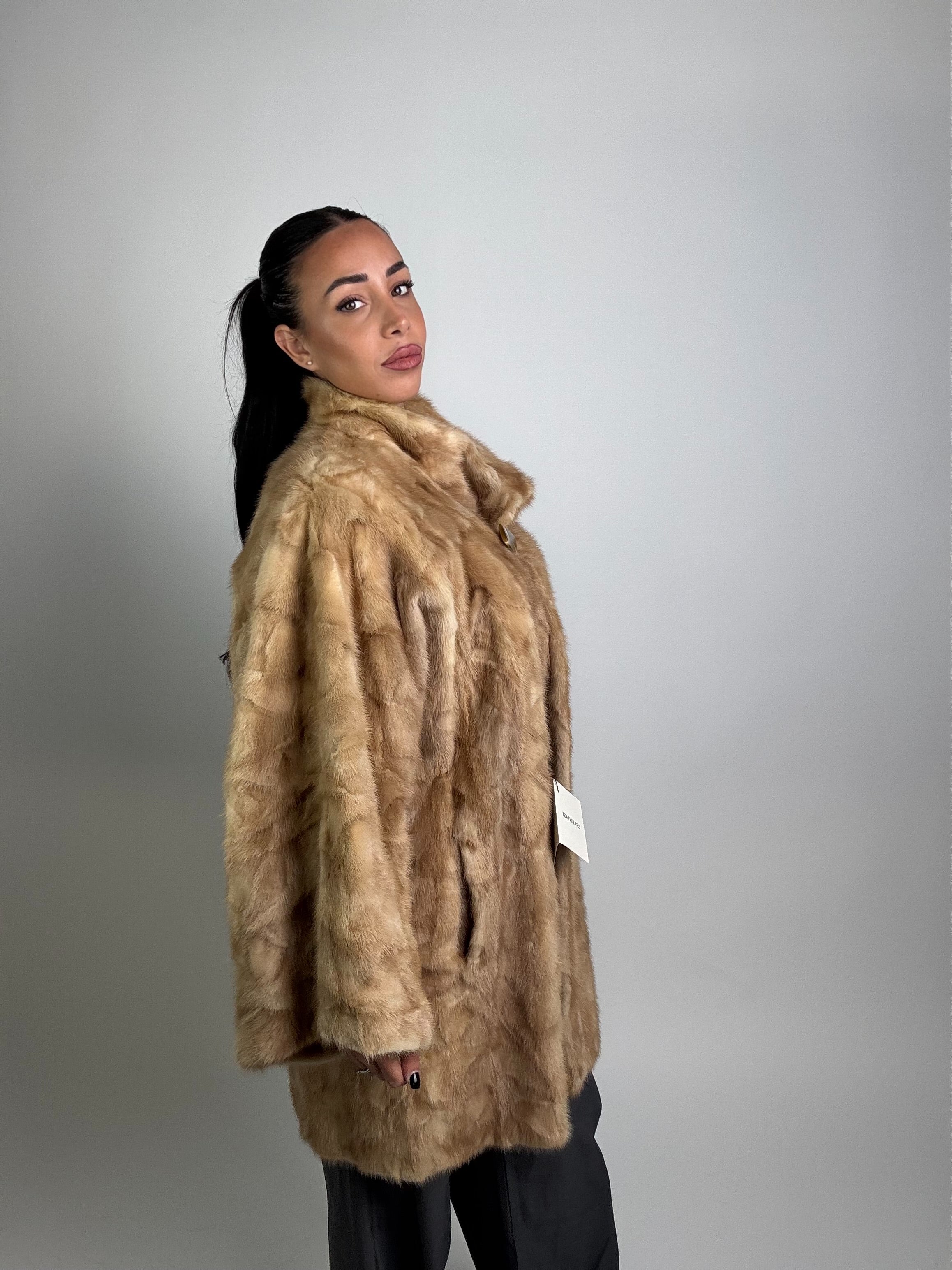 Cappotto in visone N353