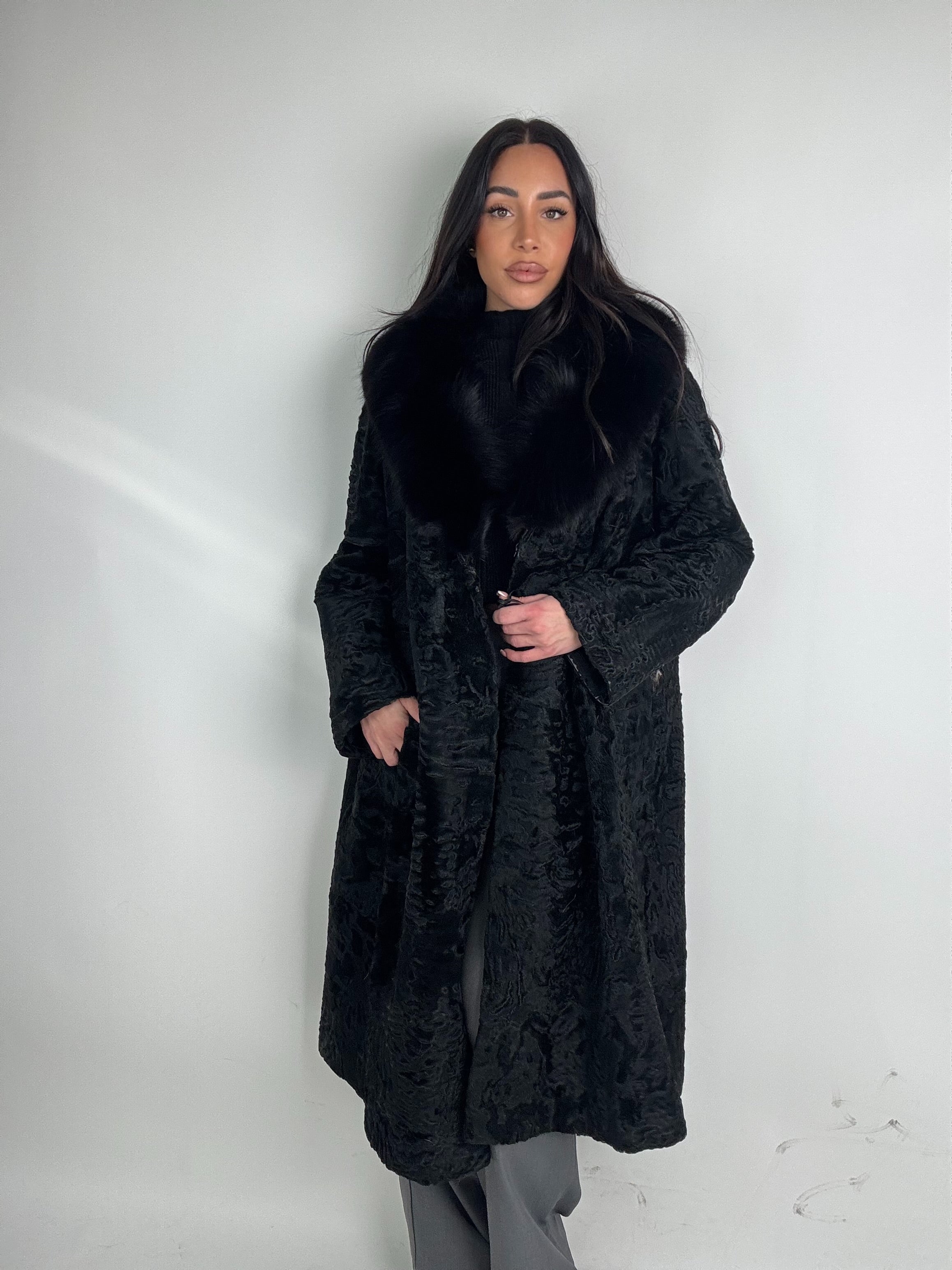 Cappotto in astrakan e volpe N51