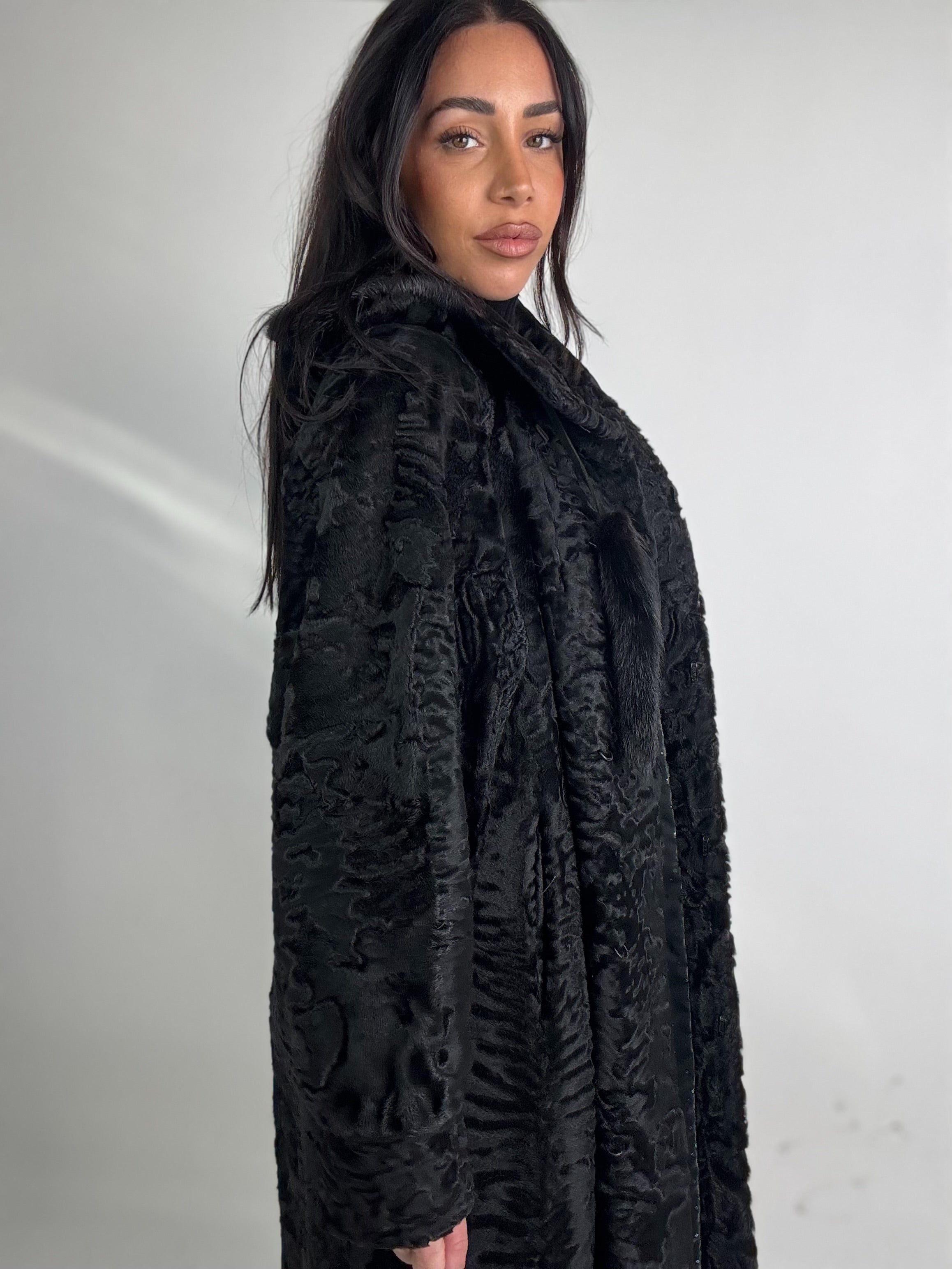 Cappotto in astrakan e volpe N52