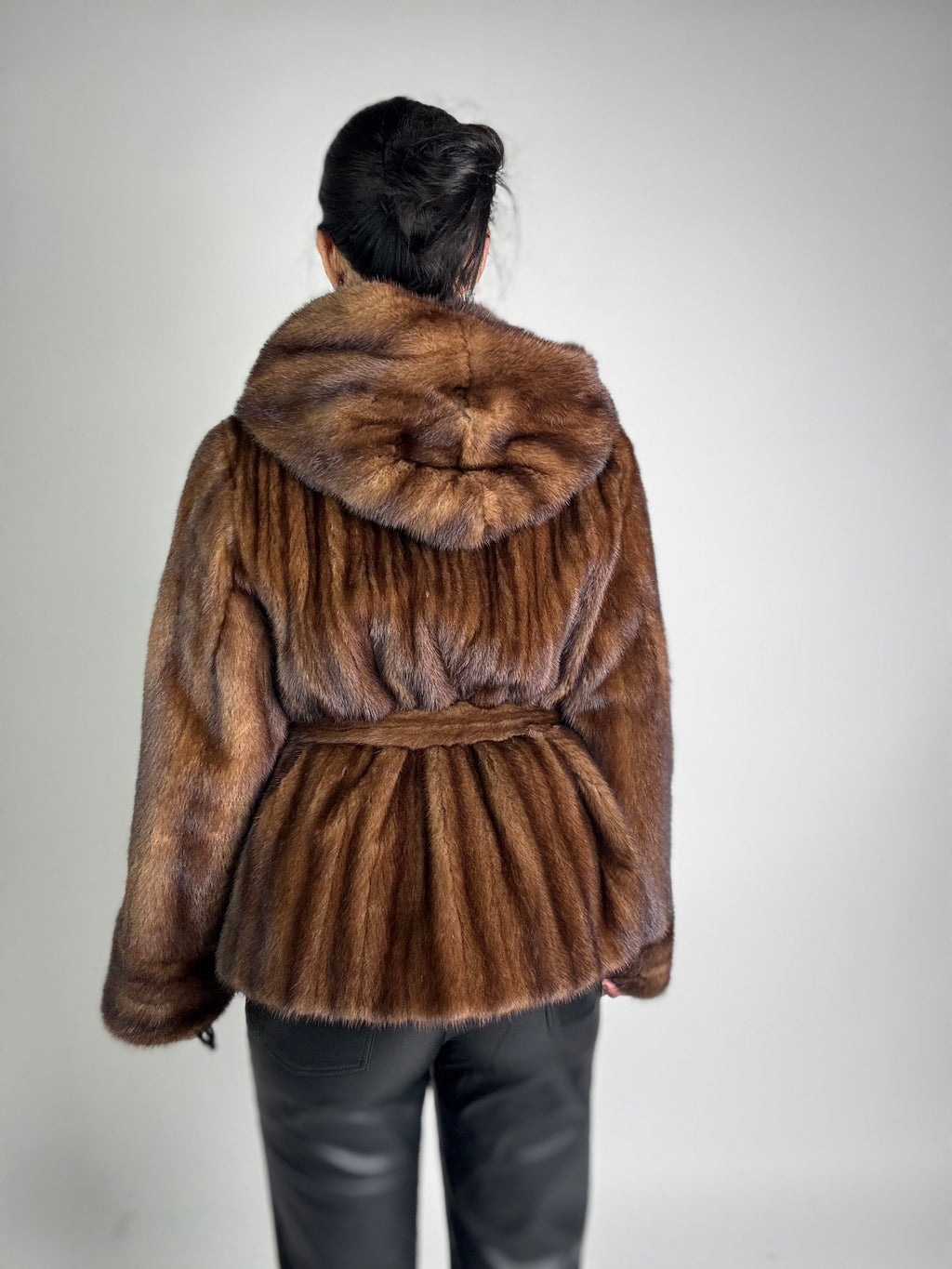 Giacca in visone cintura e cappuccio N112