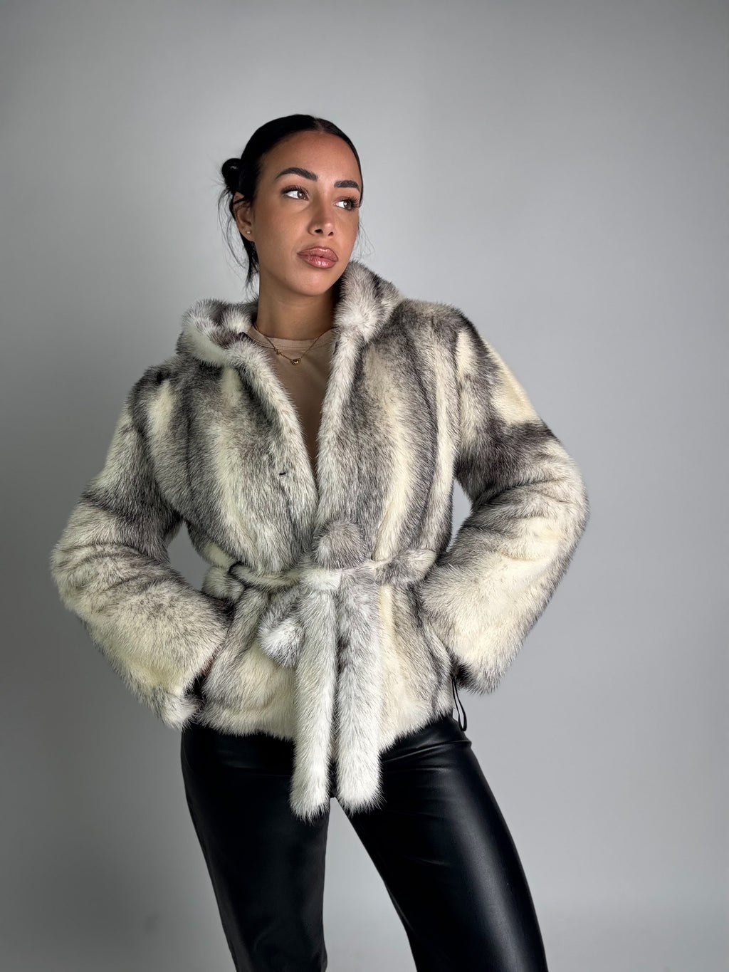 Giacca in visone cintura e cappuccio N109