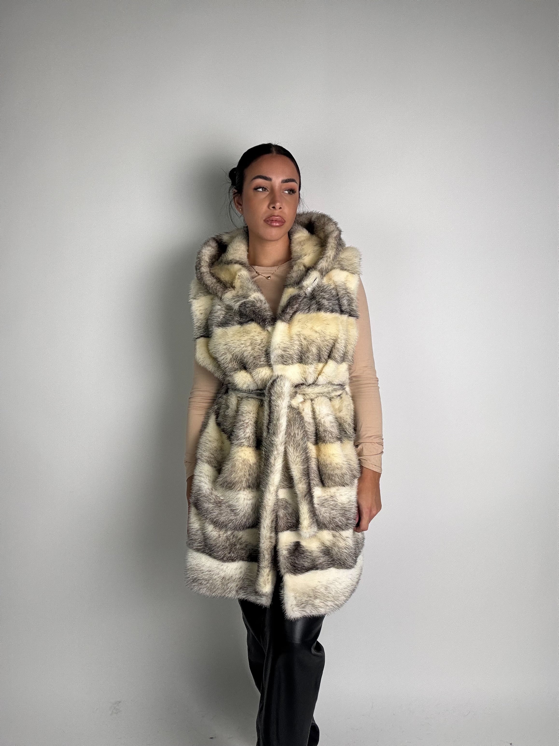 Smanicato in visone cintura e cappuccio N110