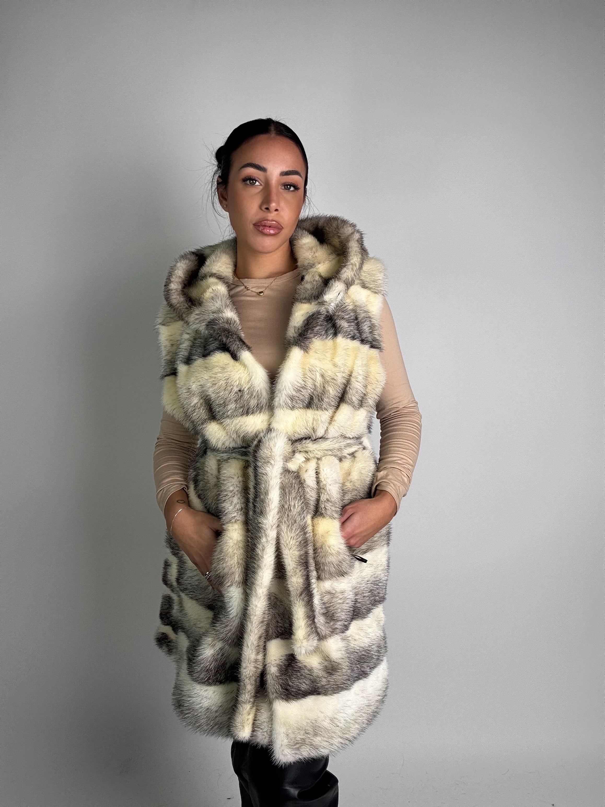 Smanicato in visone cintura e cappuccio N110