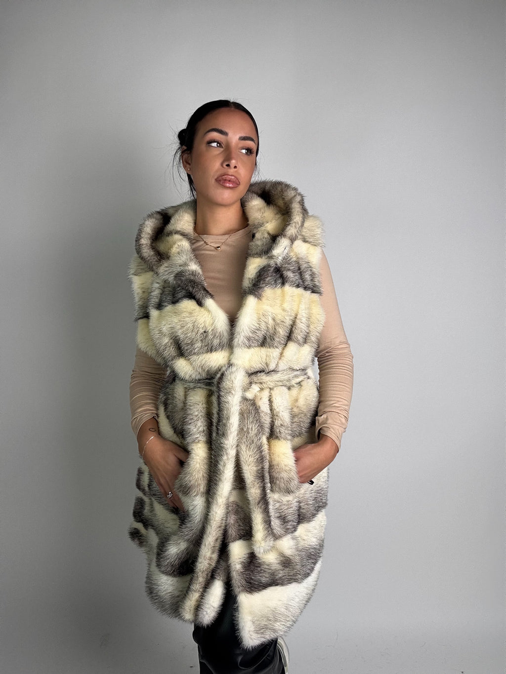 Smanicato in visone cintura e cappuccio N110