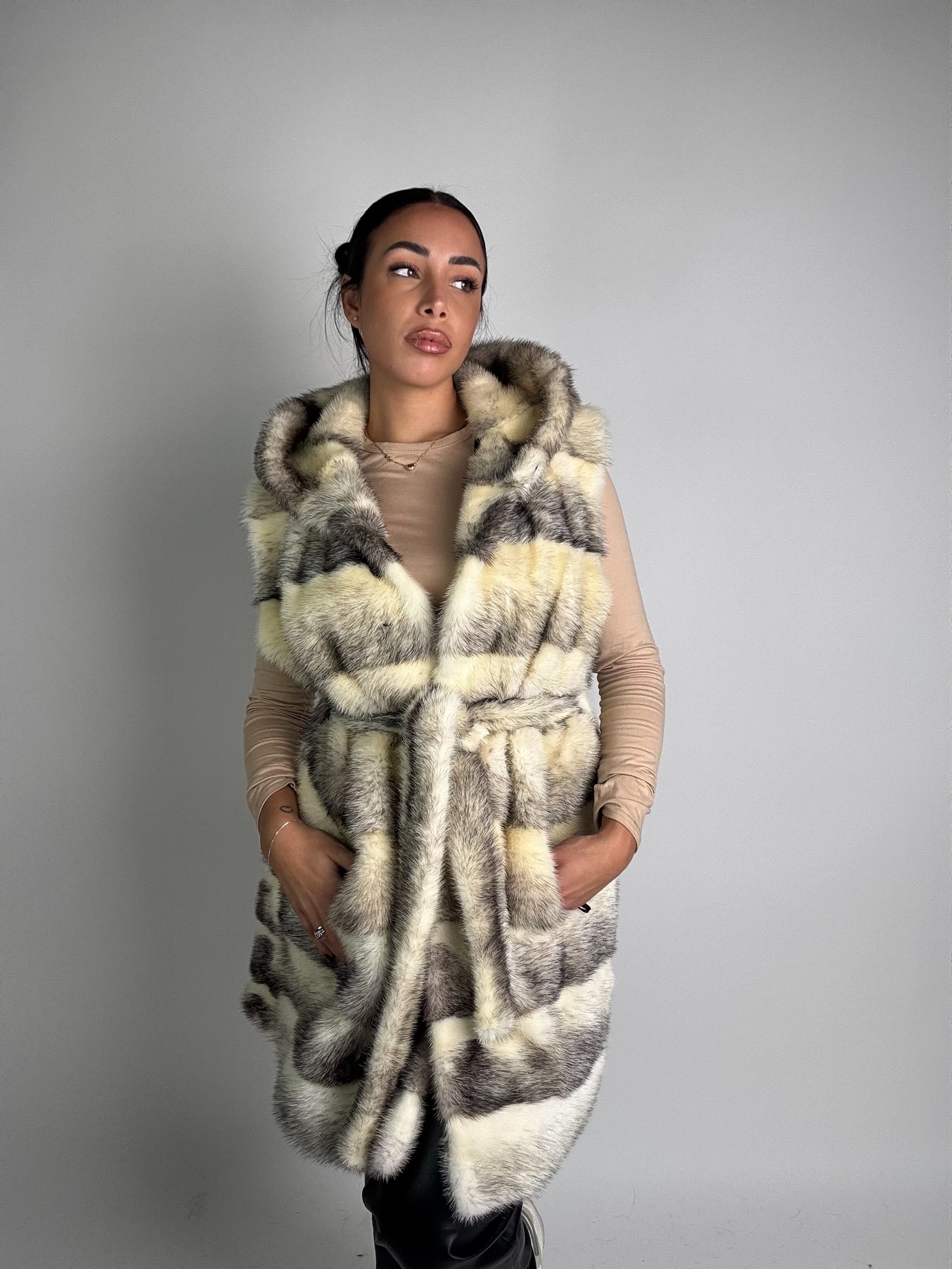 Smanicato in visone cintura e cappuccio N110