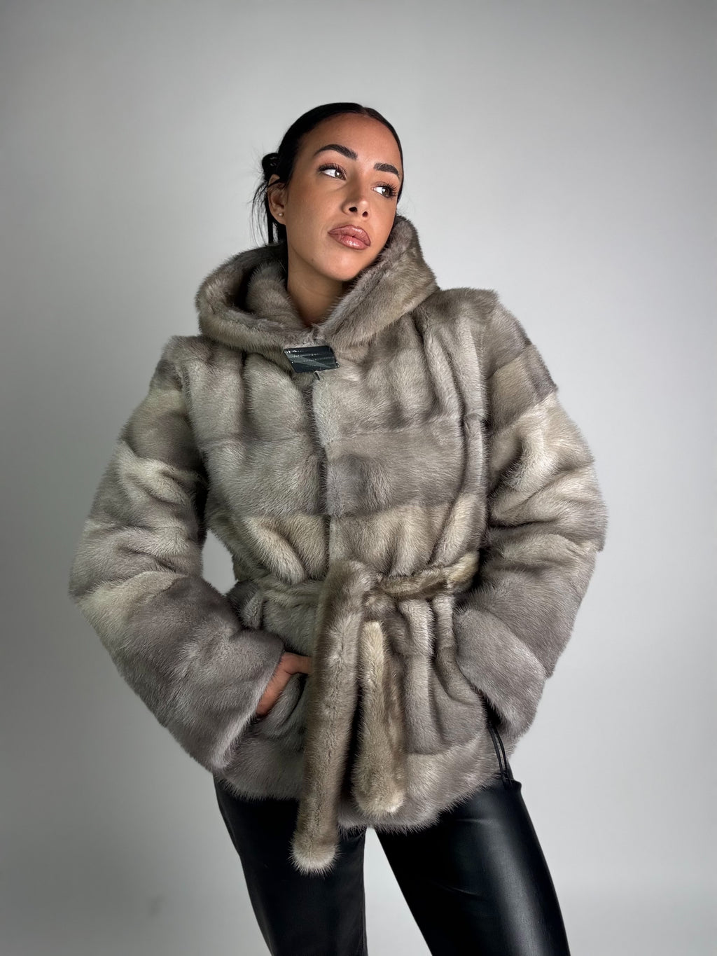 Giacca in visone cintura e cappuccio N111