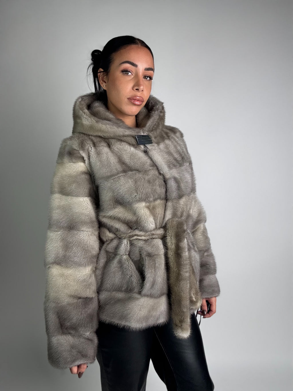 Giacca in visone cintura e cappuccio N111