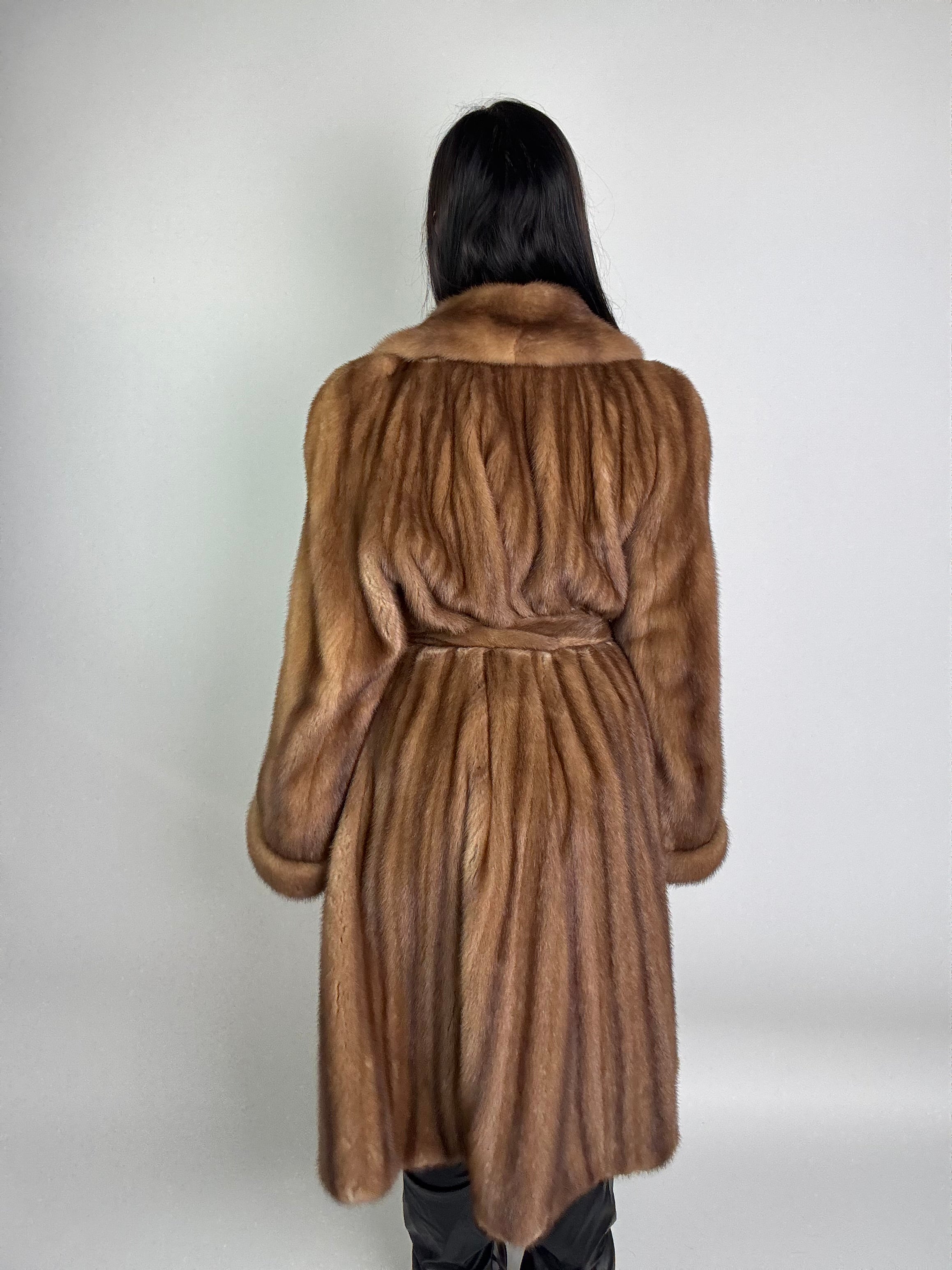 Cappotto in visone N379