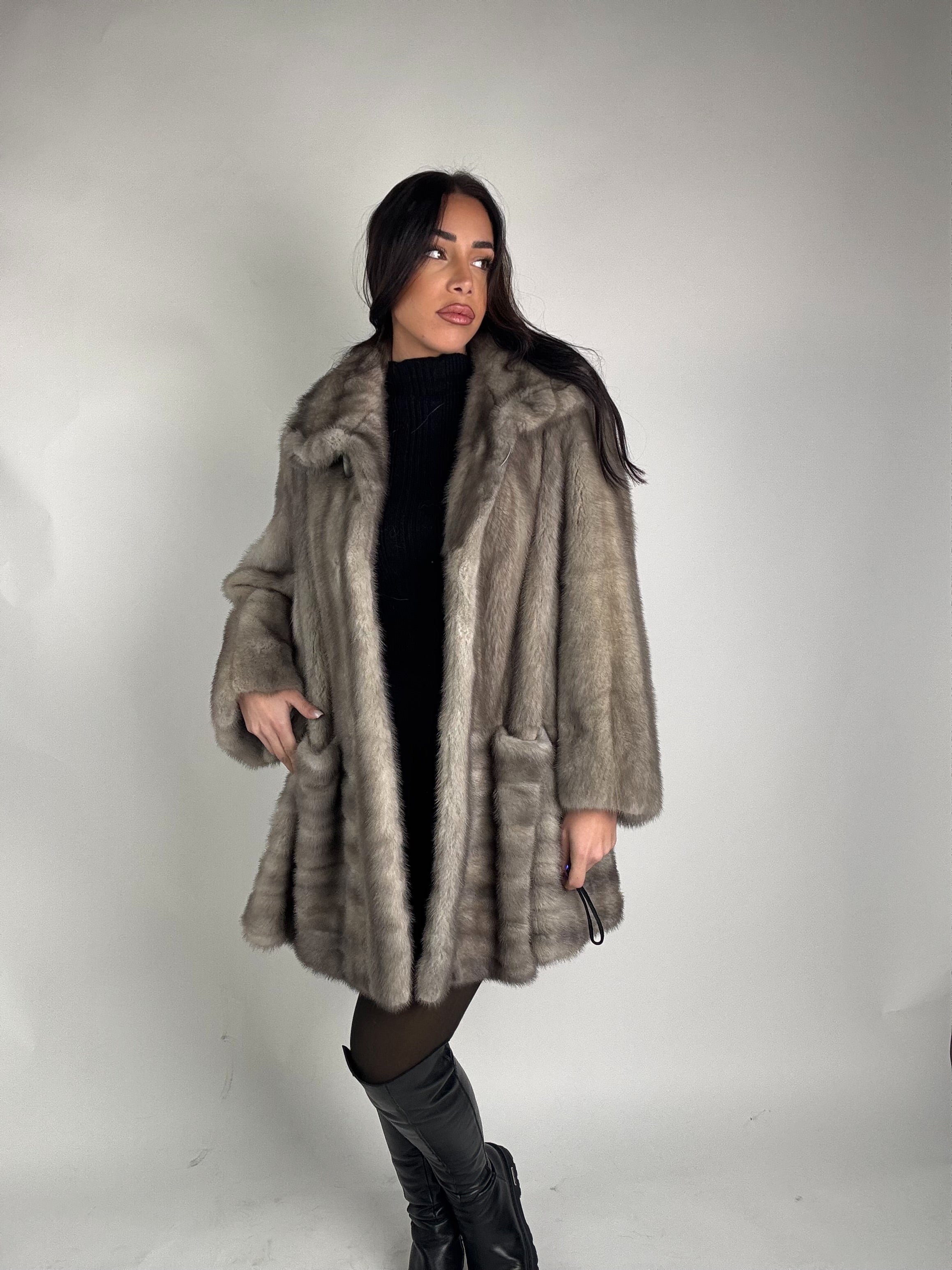 Cappotto in visone N429