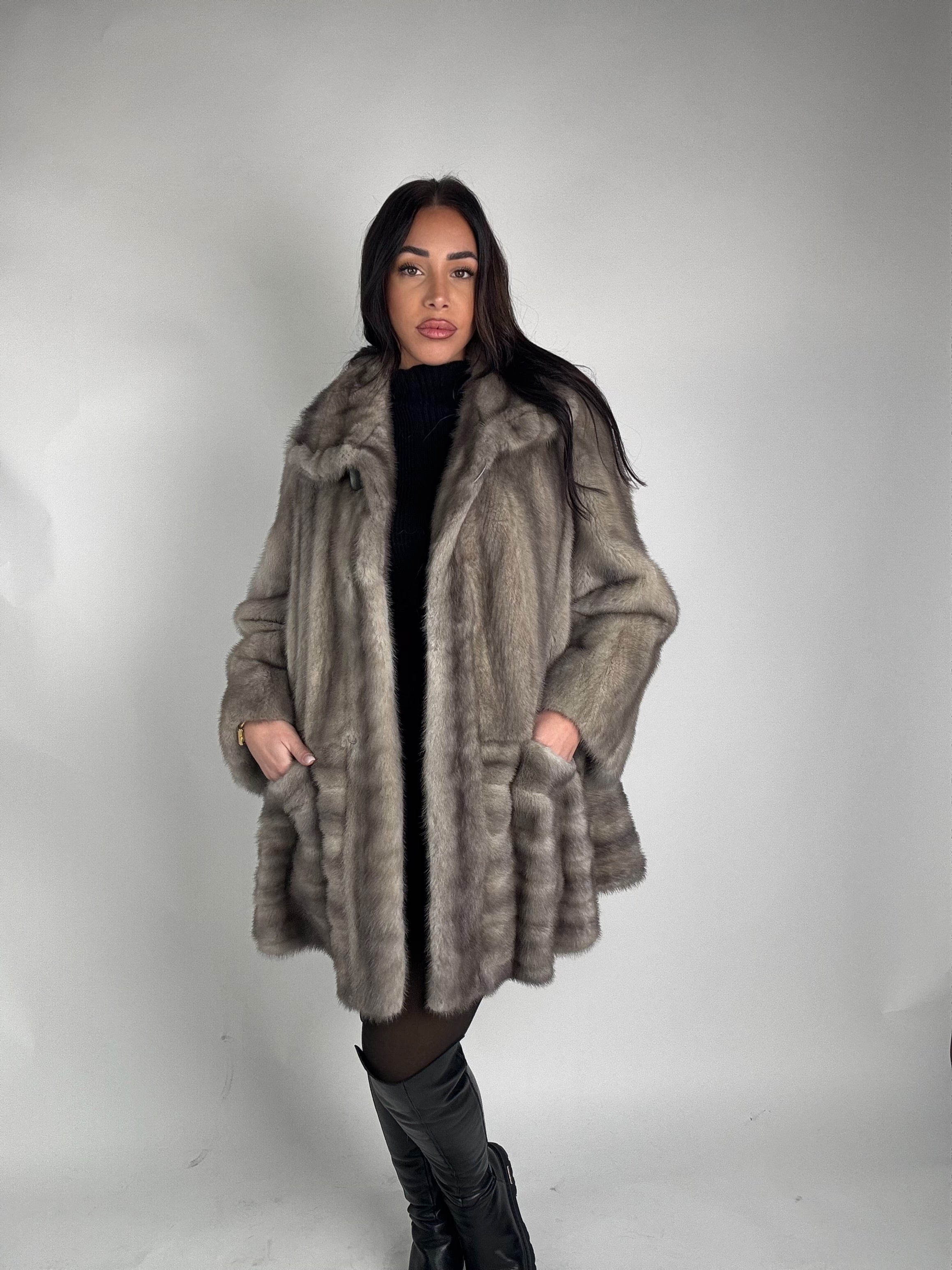 Cappotto in visone N429