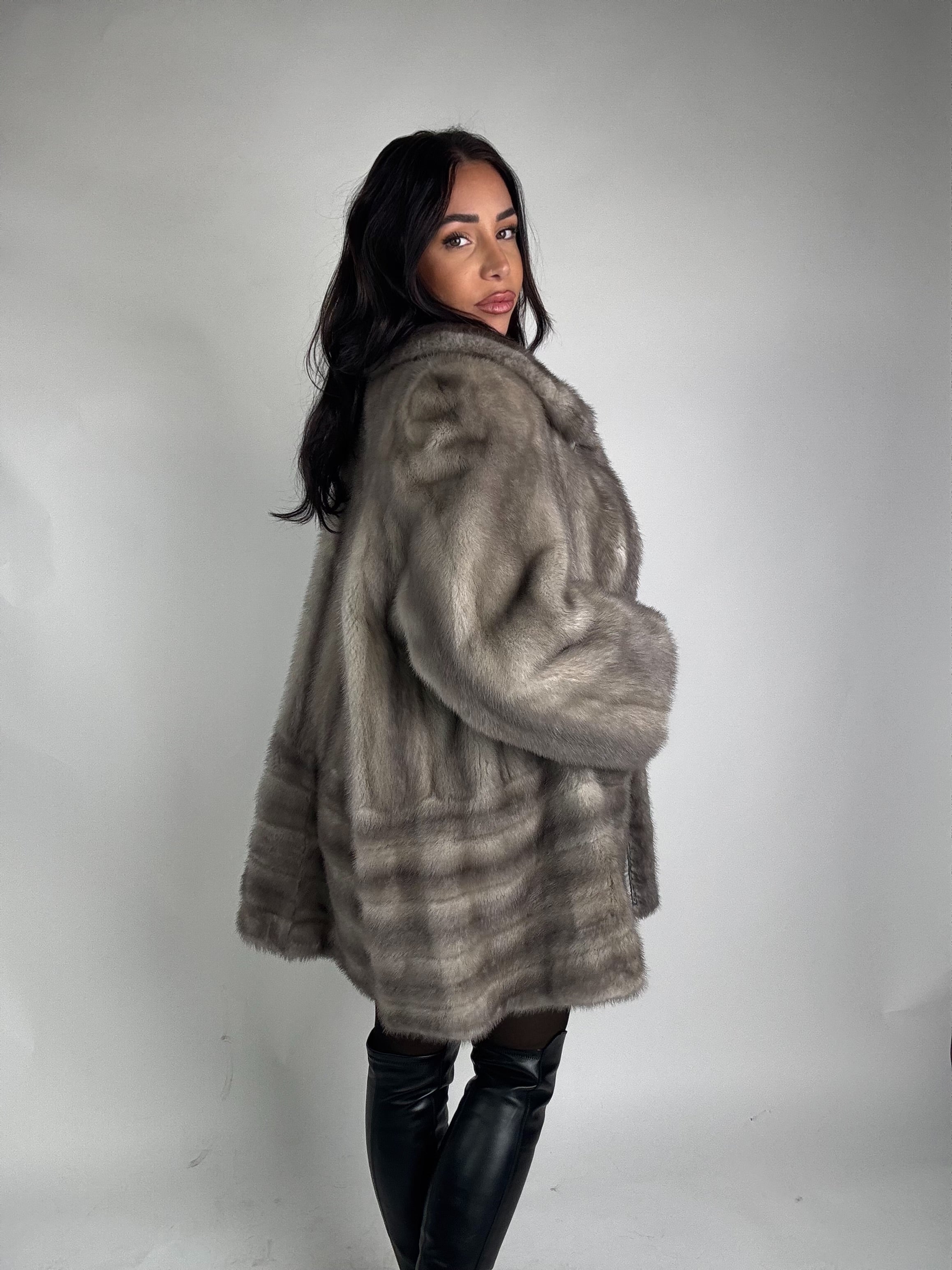 Cappotto in visone N429