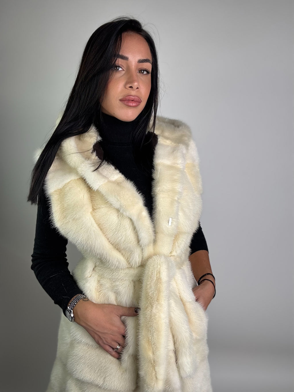 Smanicato in visone cintura e cappuccio N116