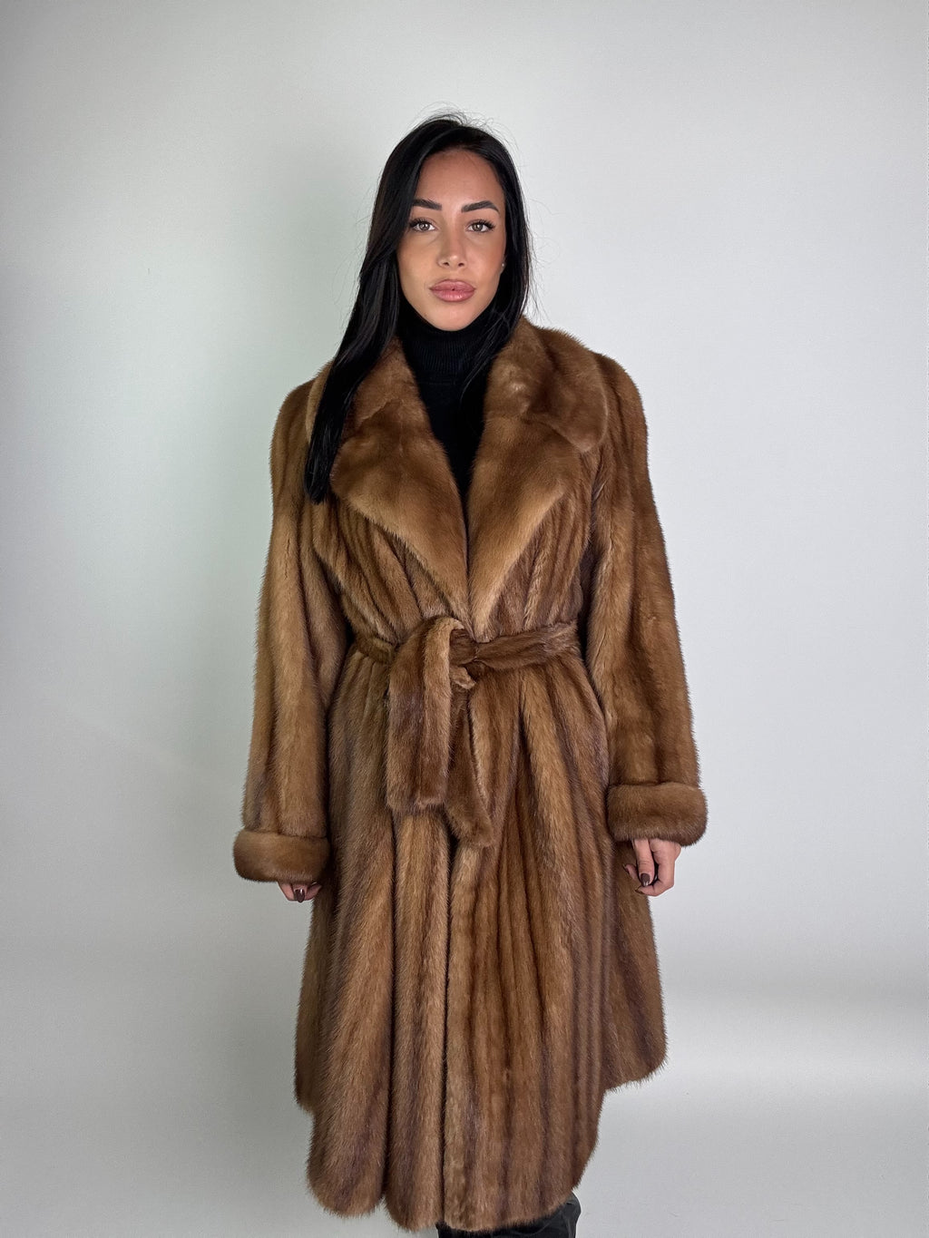 Cappotto in visone N379