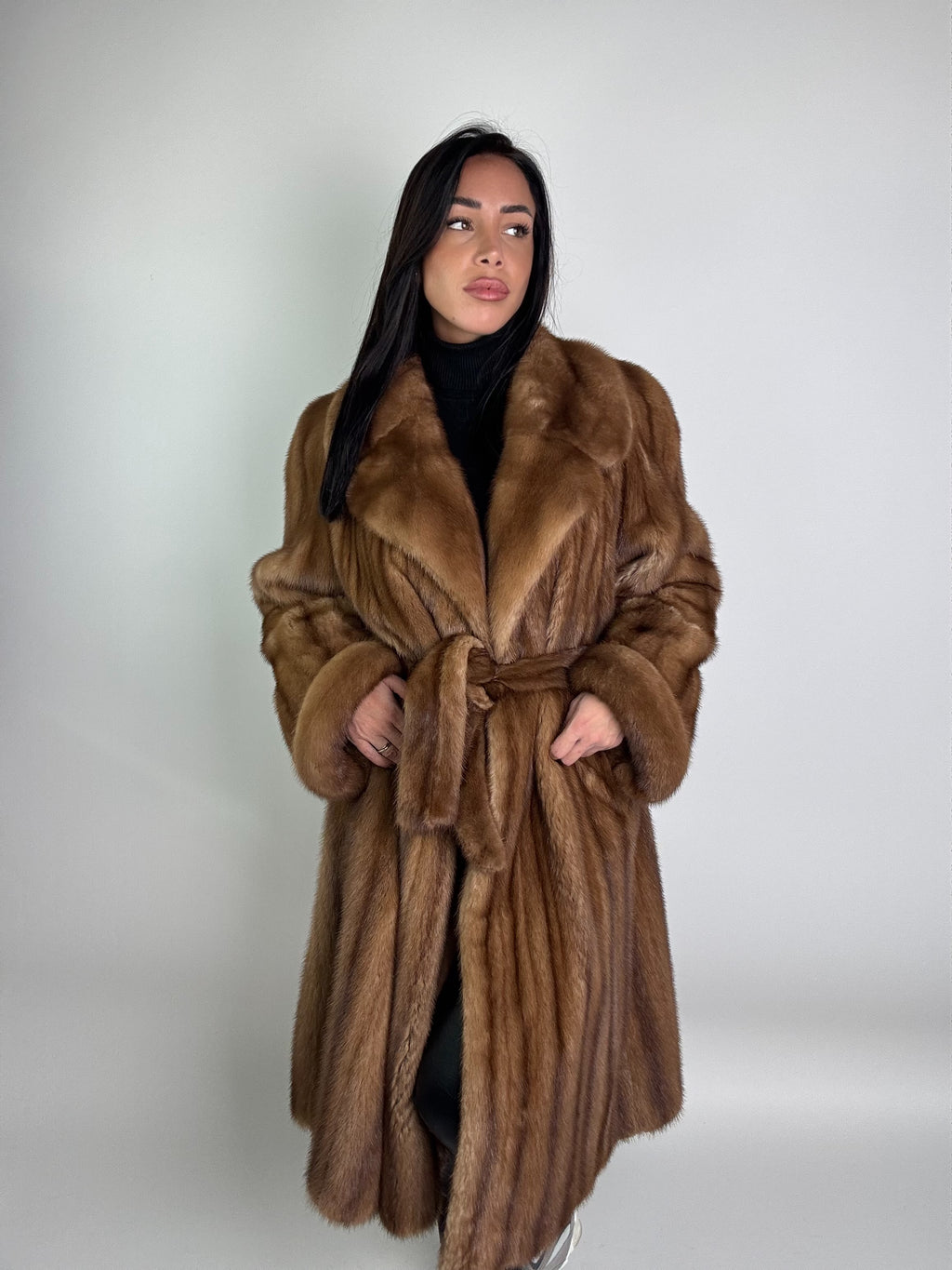 Cappotto in visone N379