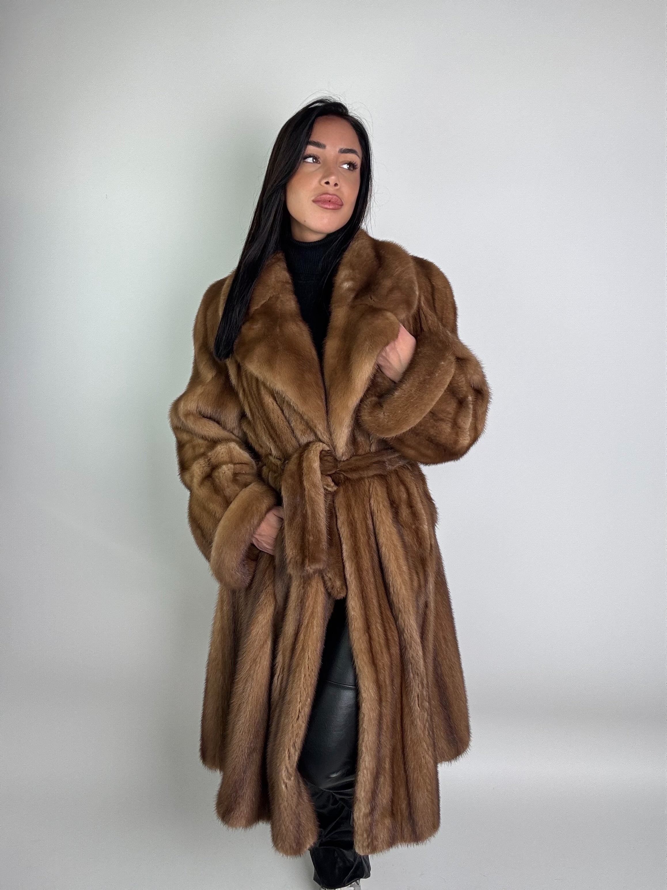 Cappotto in visone N379