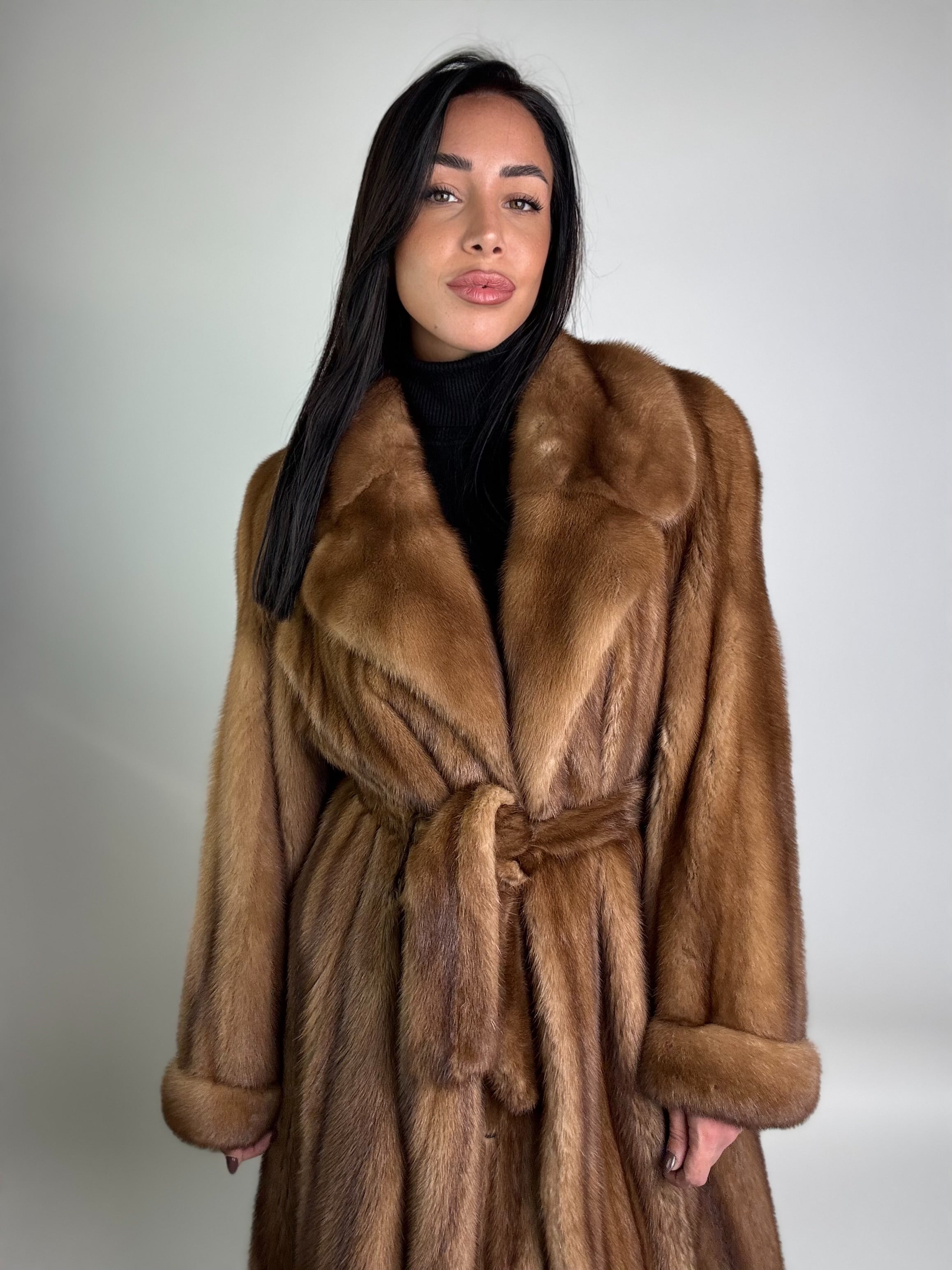 Cappotto in visone N379