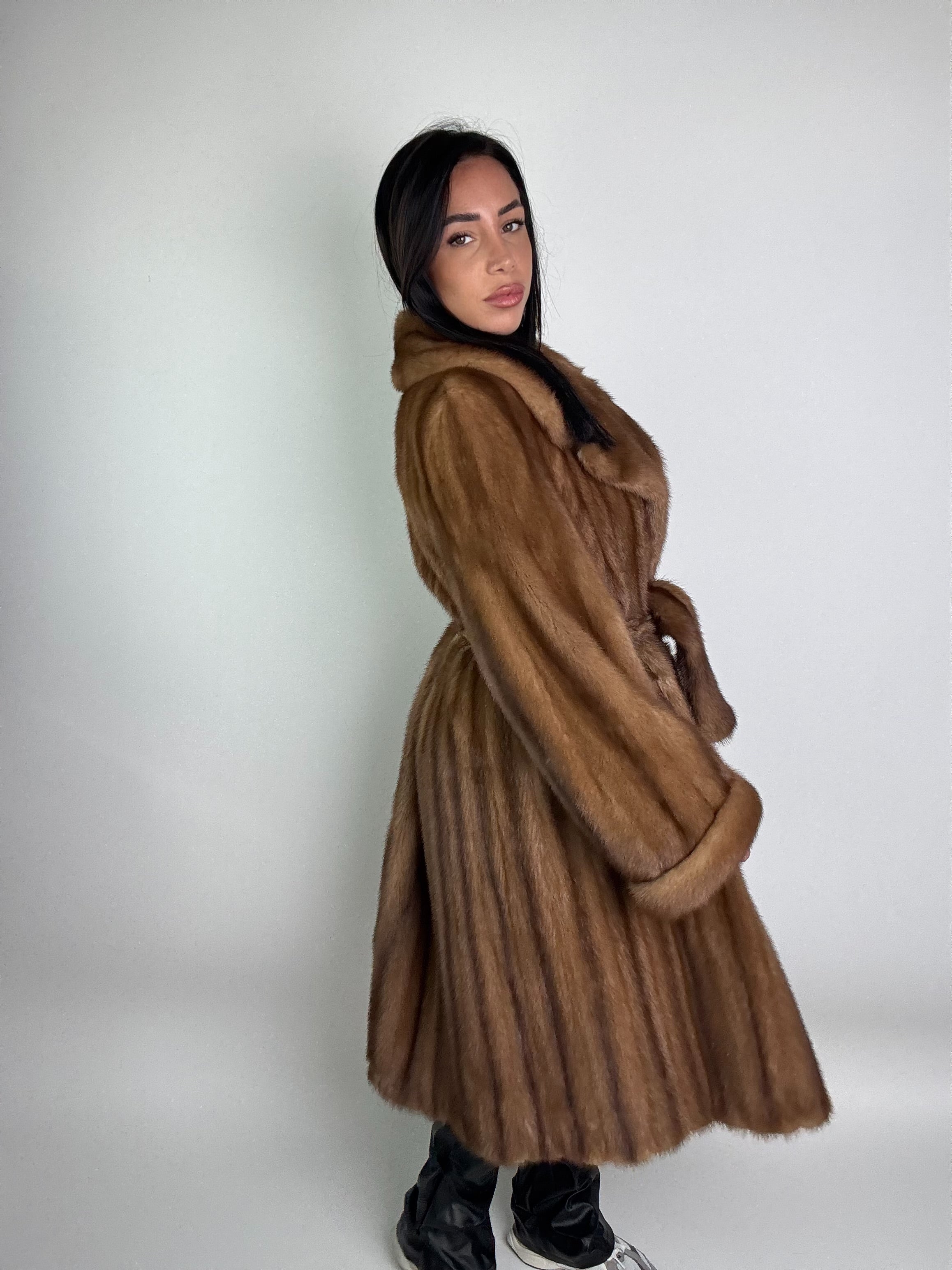 Cappotto in visone N379