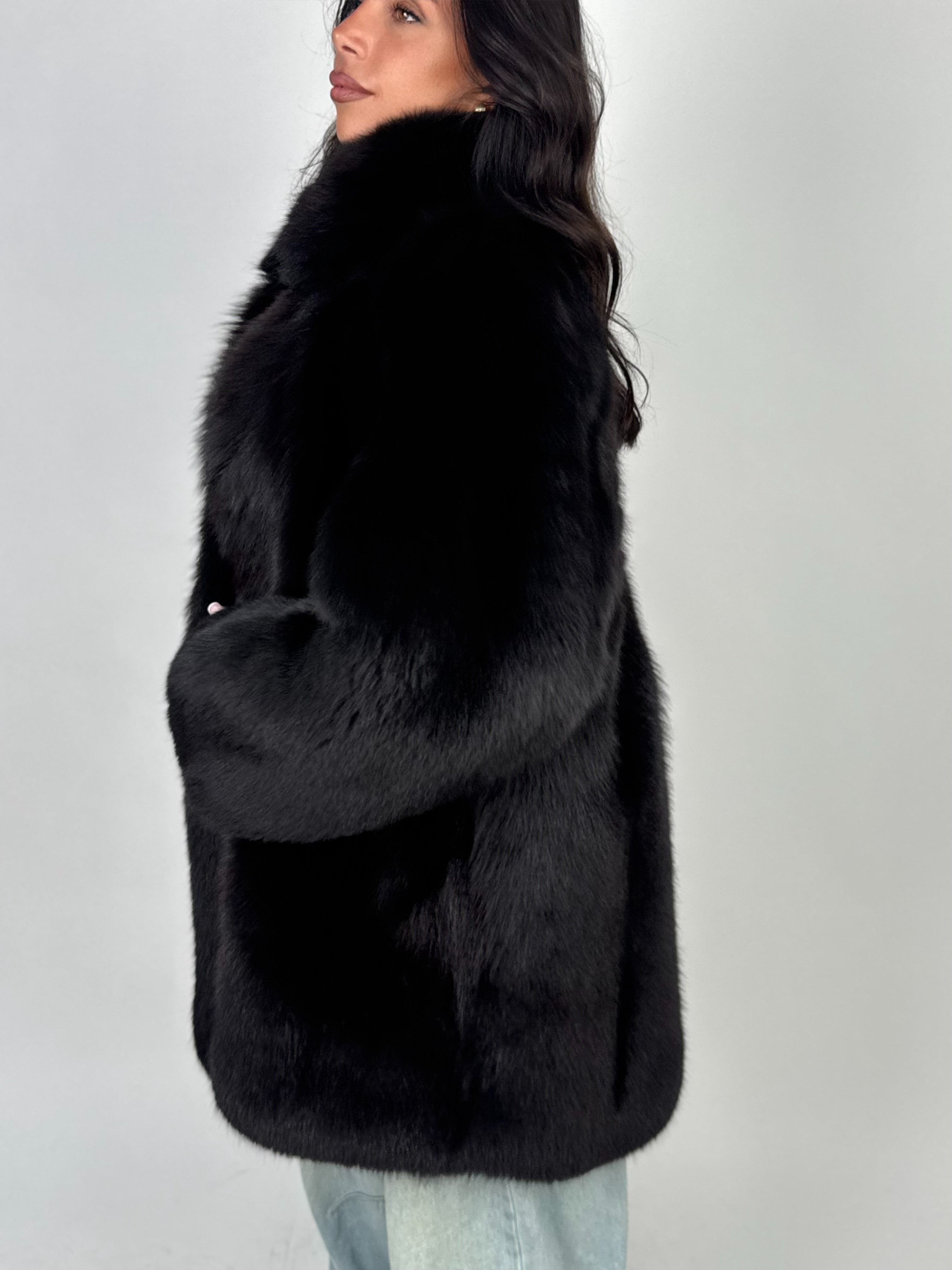 Giacca in volpe total black N692