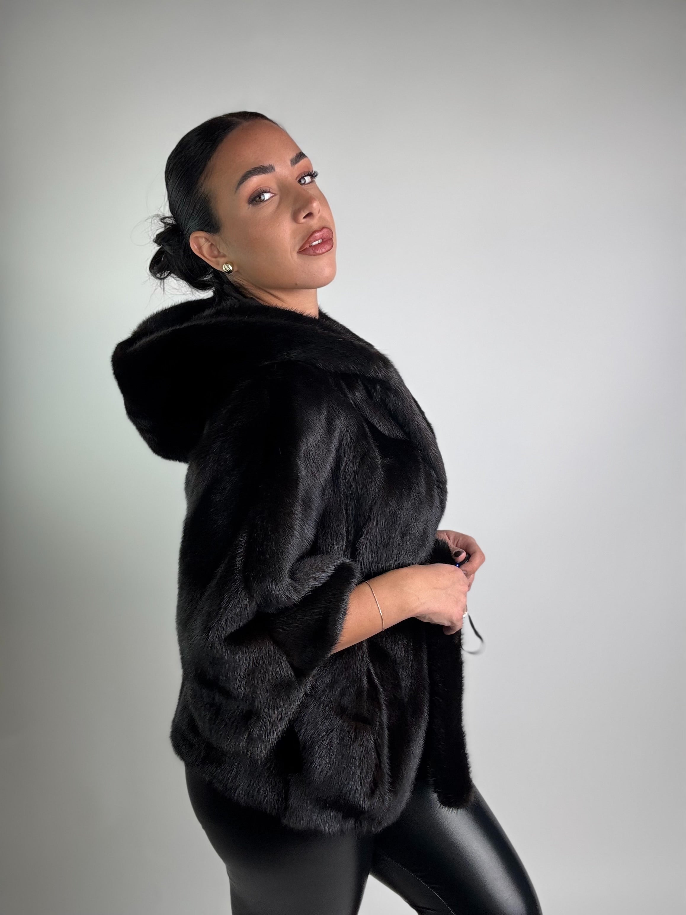 Mantella in visone cintura e cappuccio N117