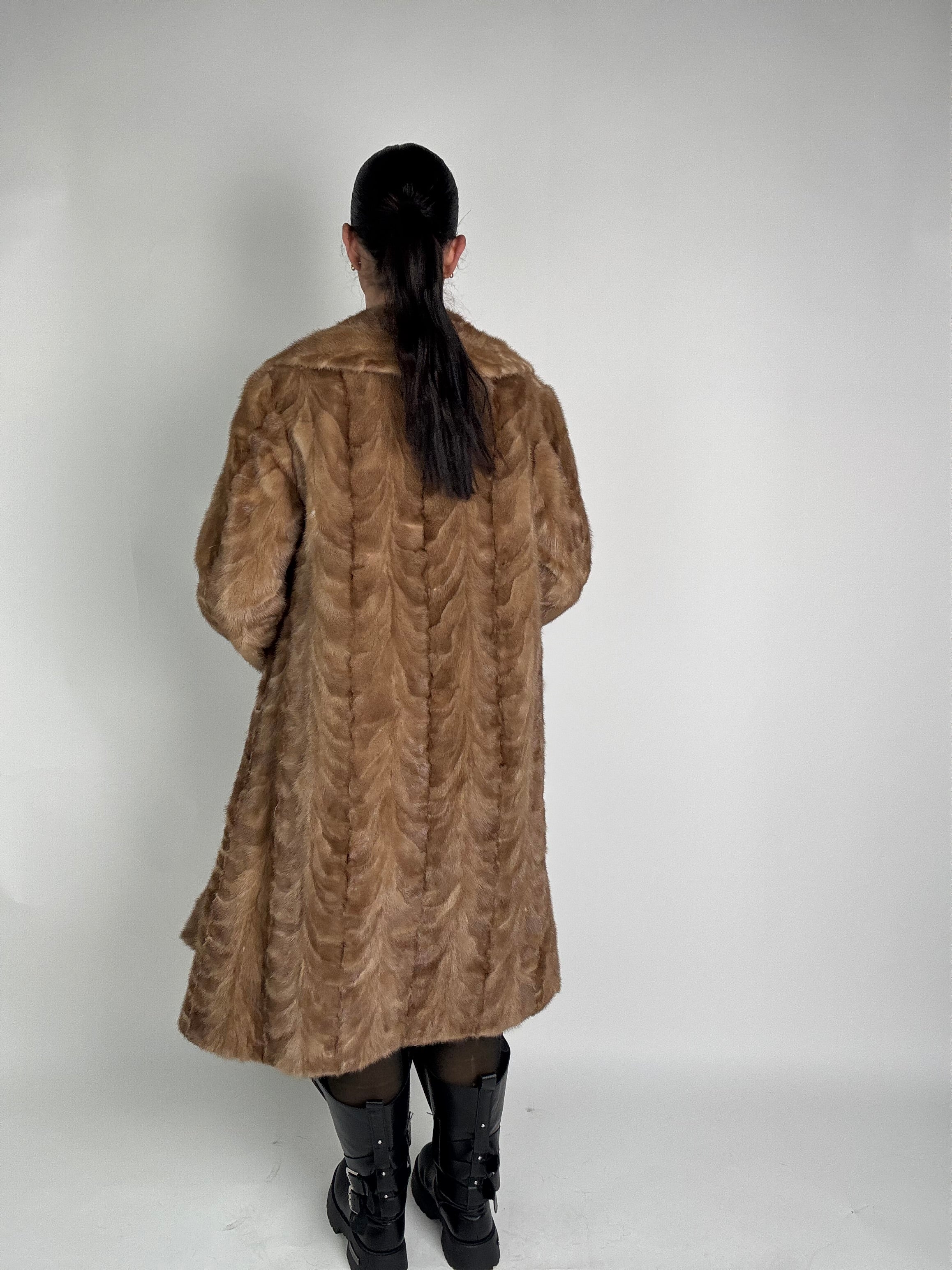 Cappotto in visone N436
