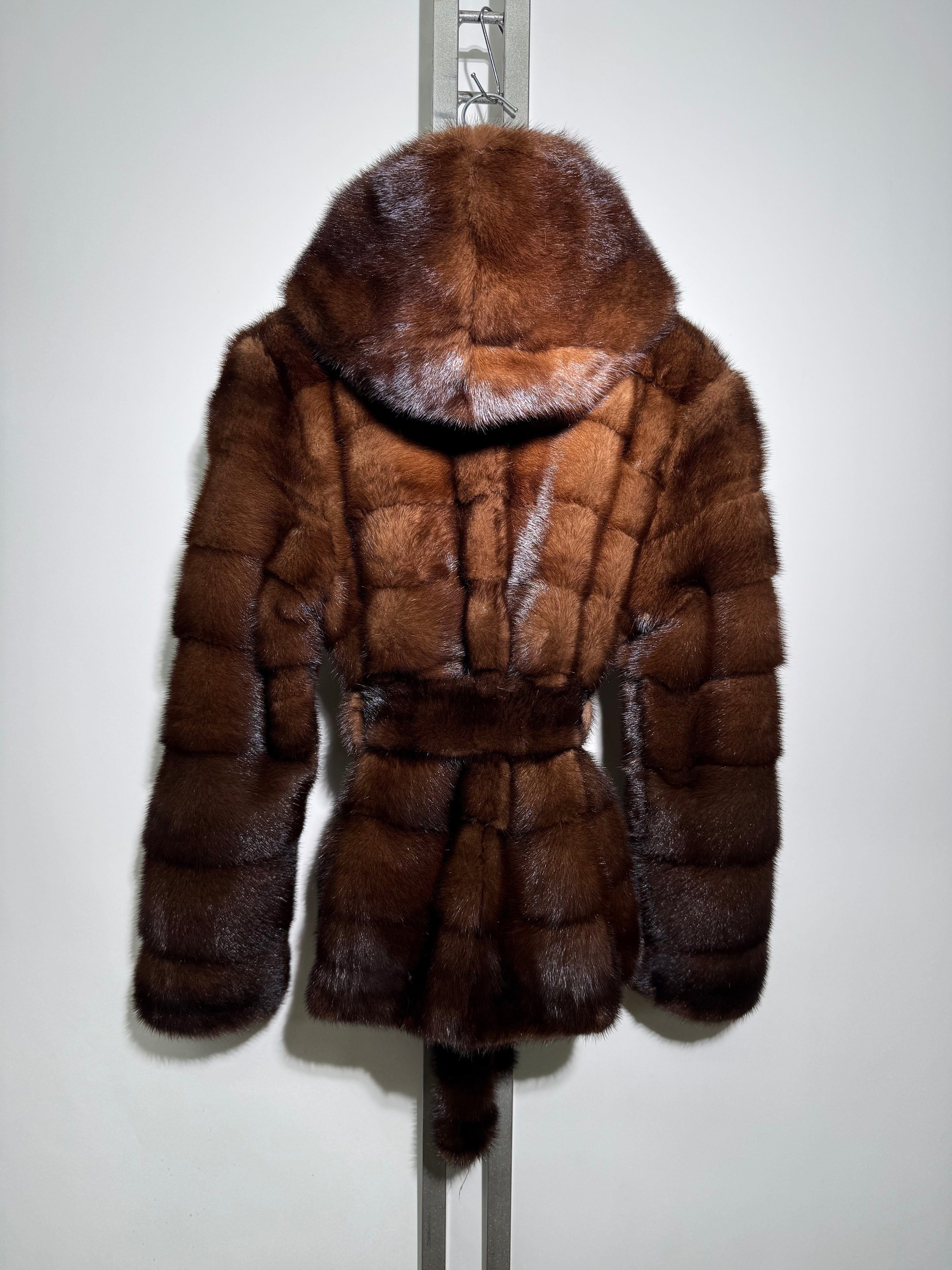 Giacca in visone cintura e cappuccio