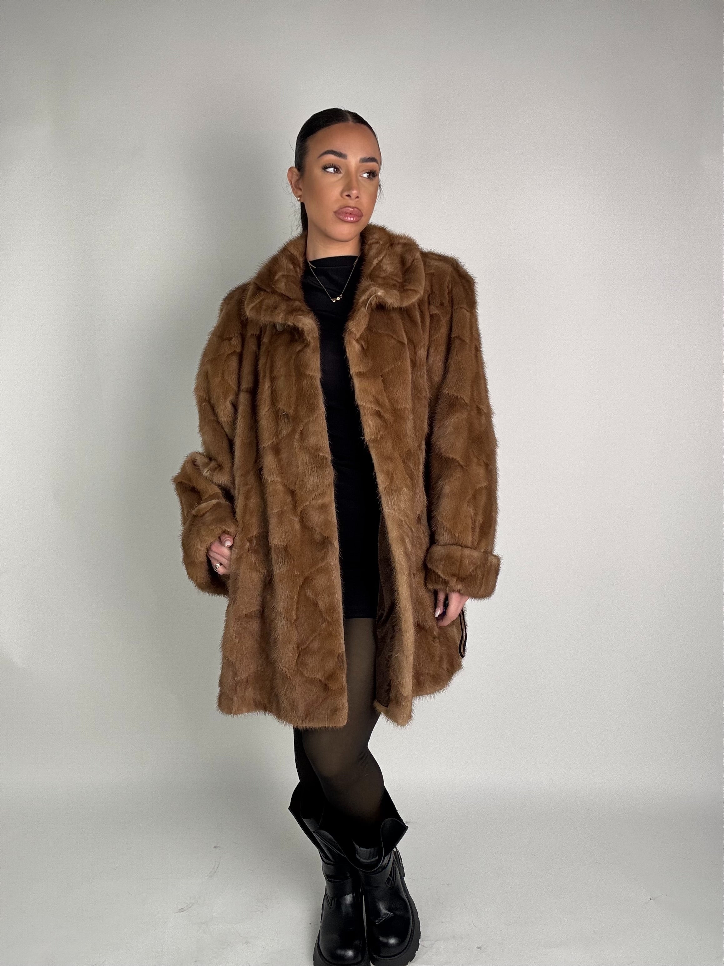 Cappotto in visone N432