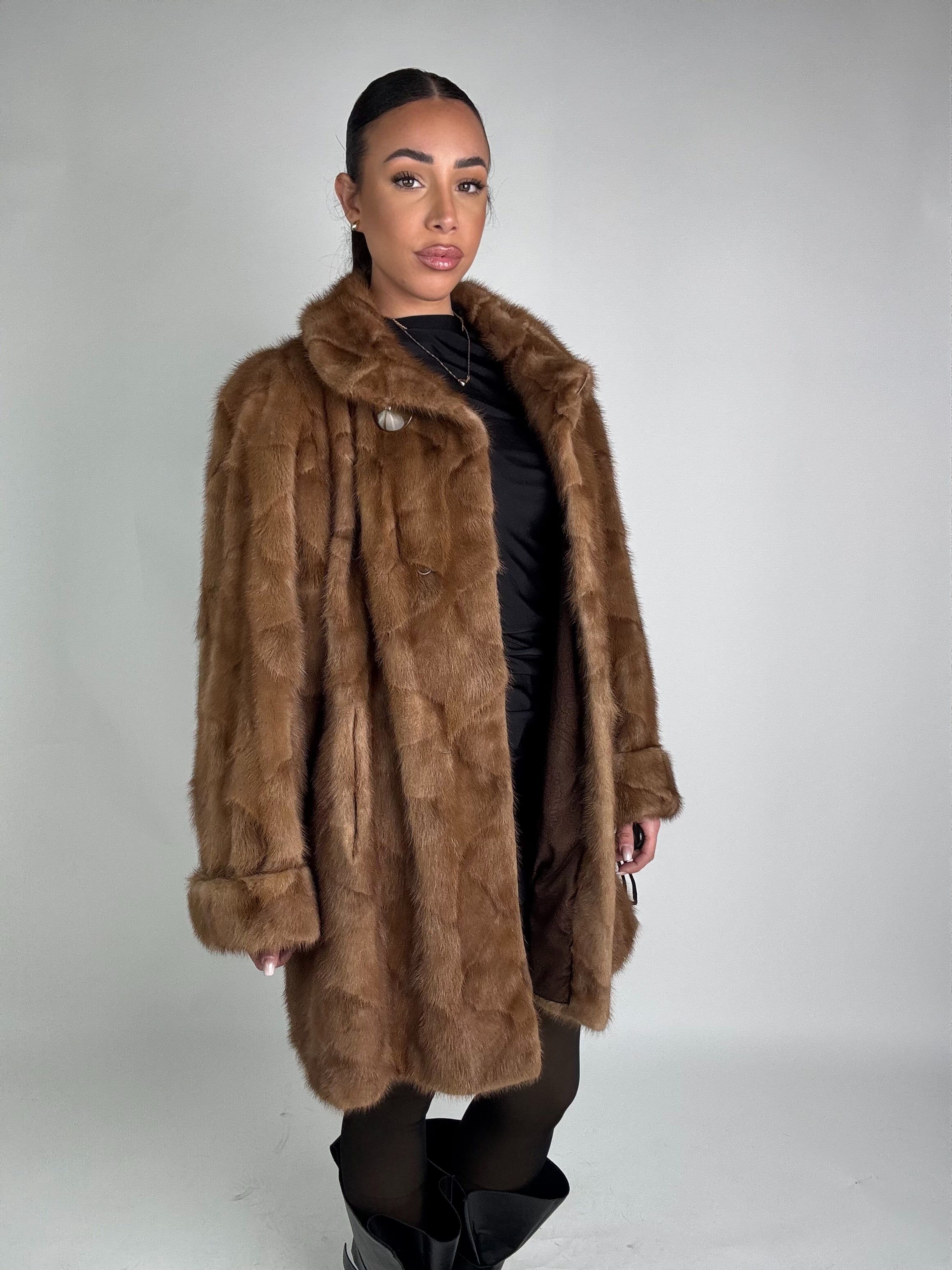 Cappotto in visone N432