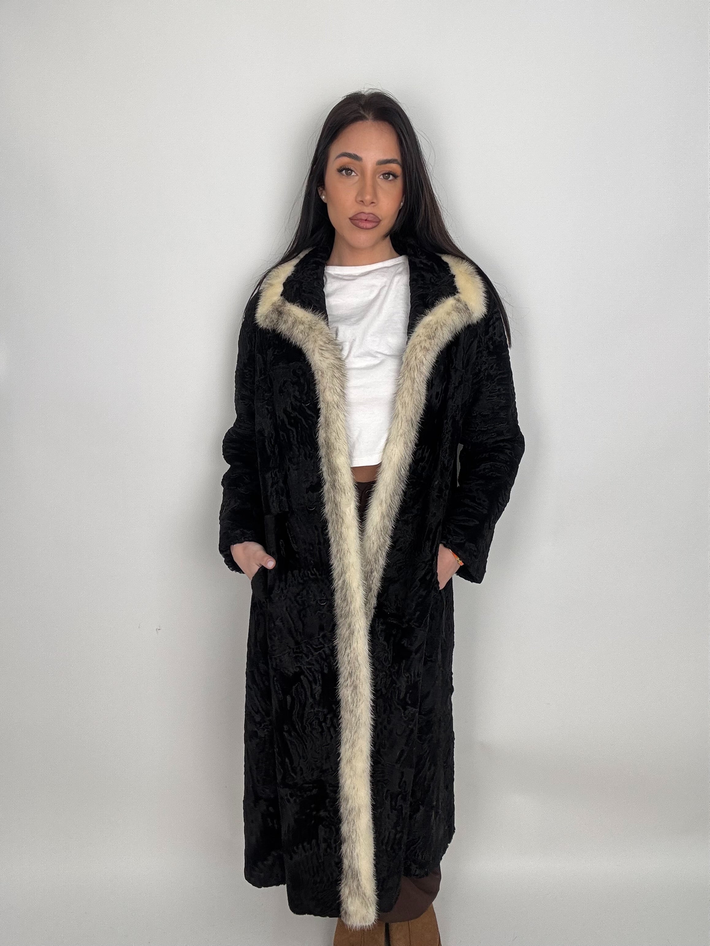Cappotto in astrakan N440