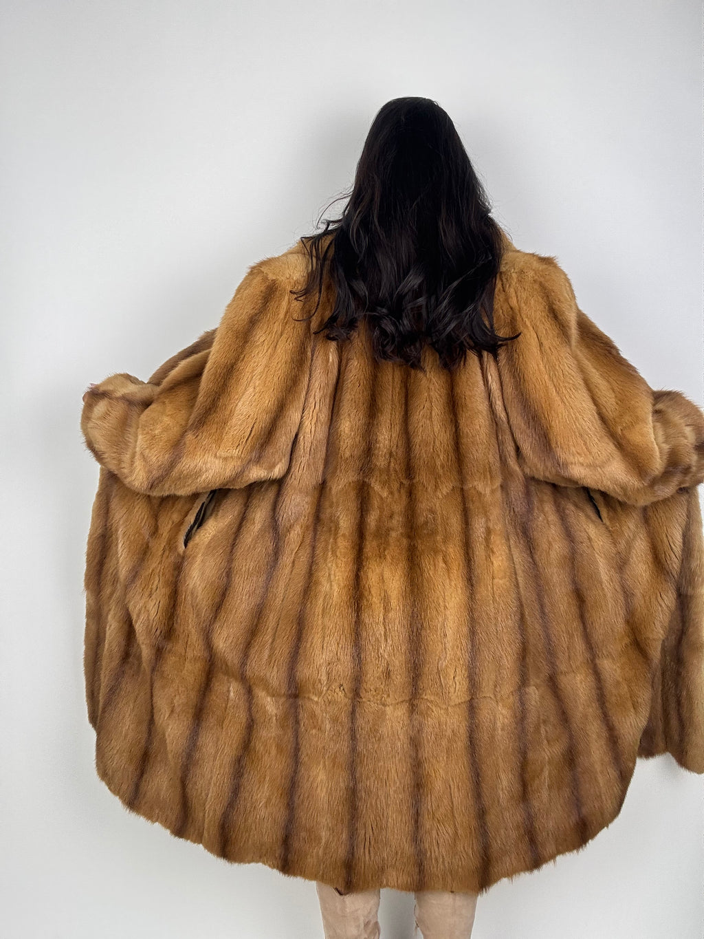 Cappotto in visone N663