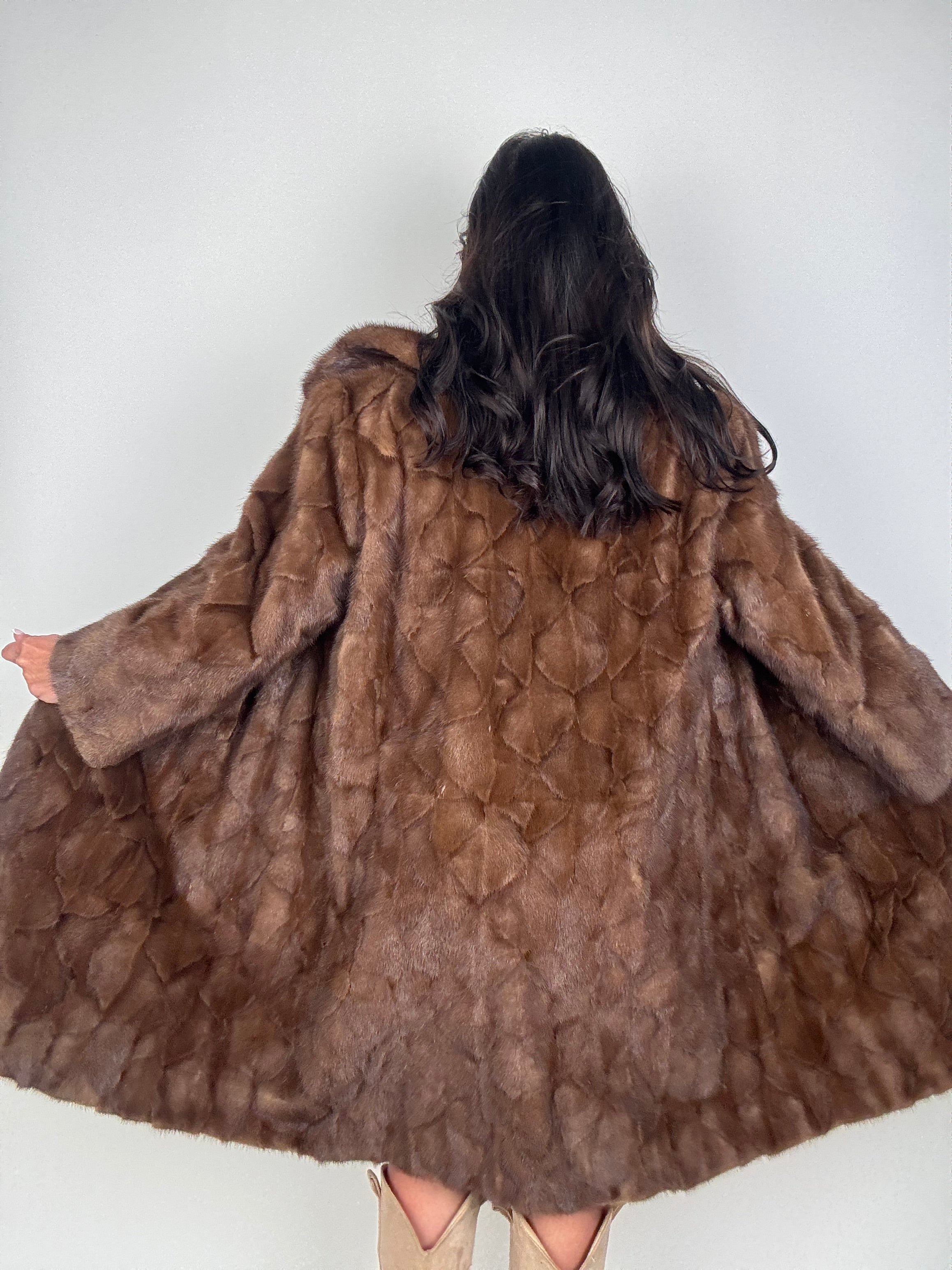 Cappotto in visone N665