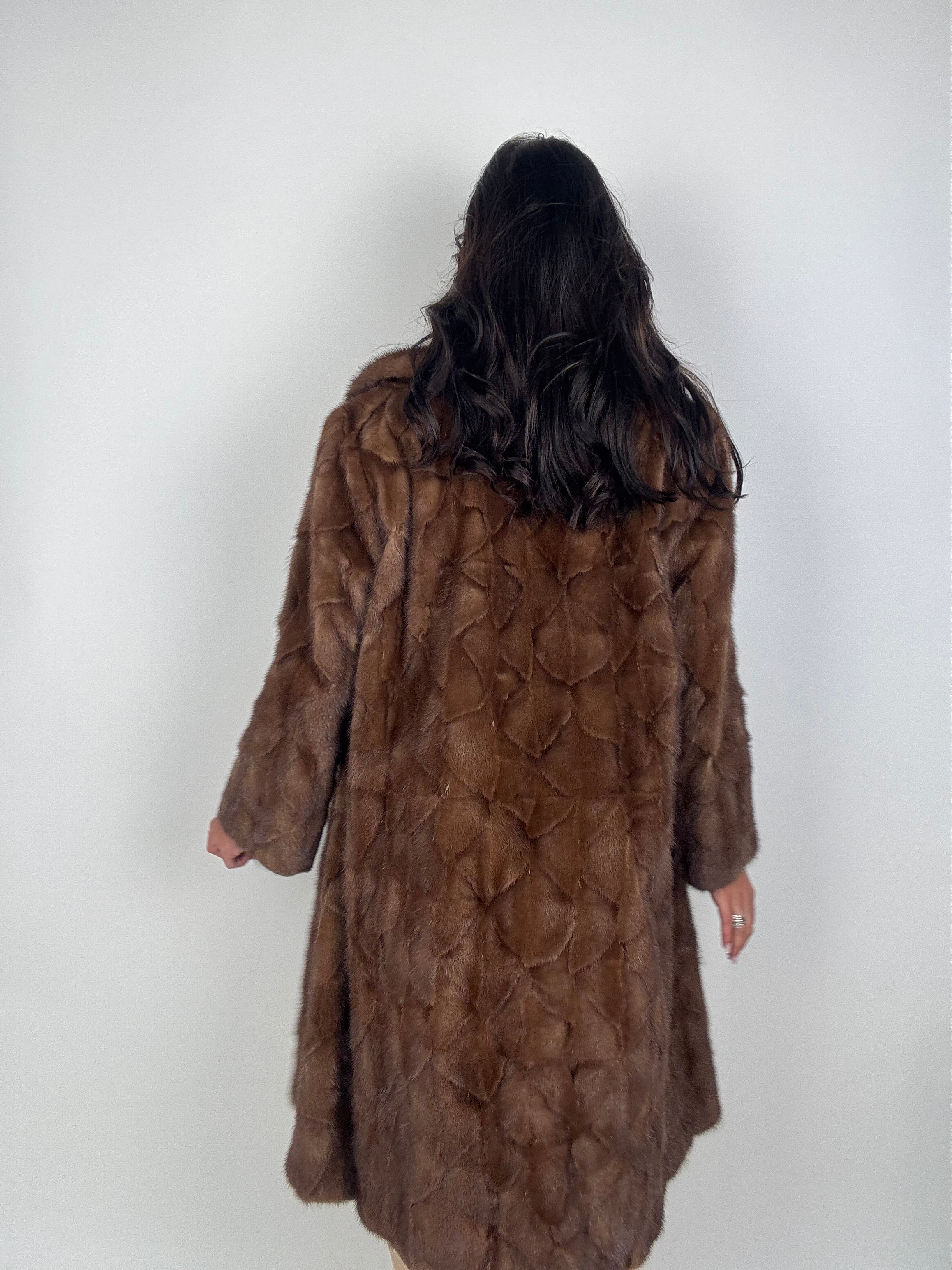 Cappotto in visone N665