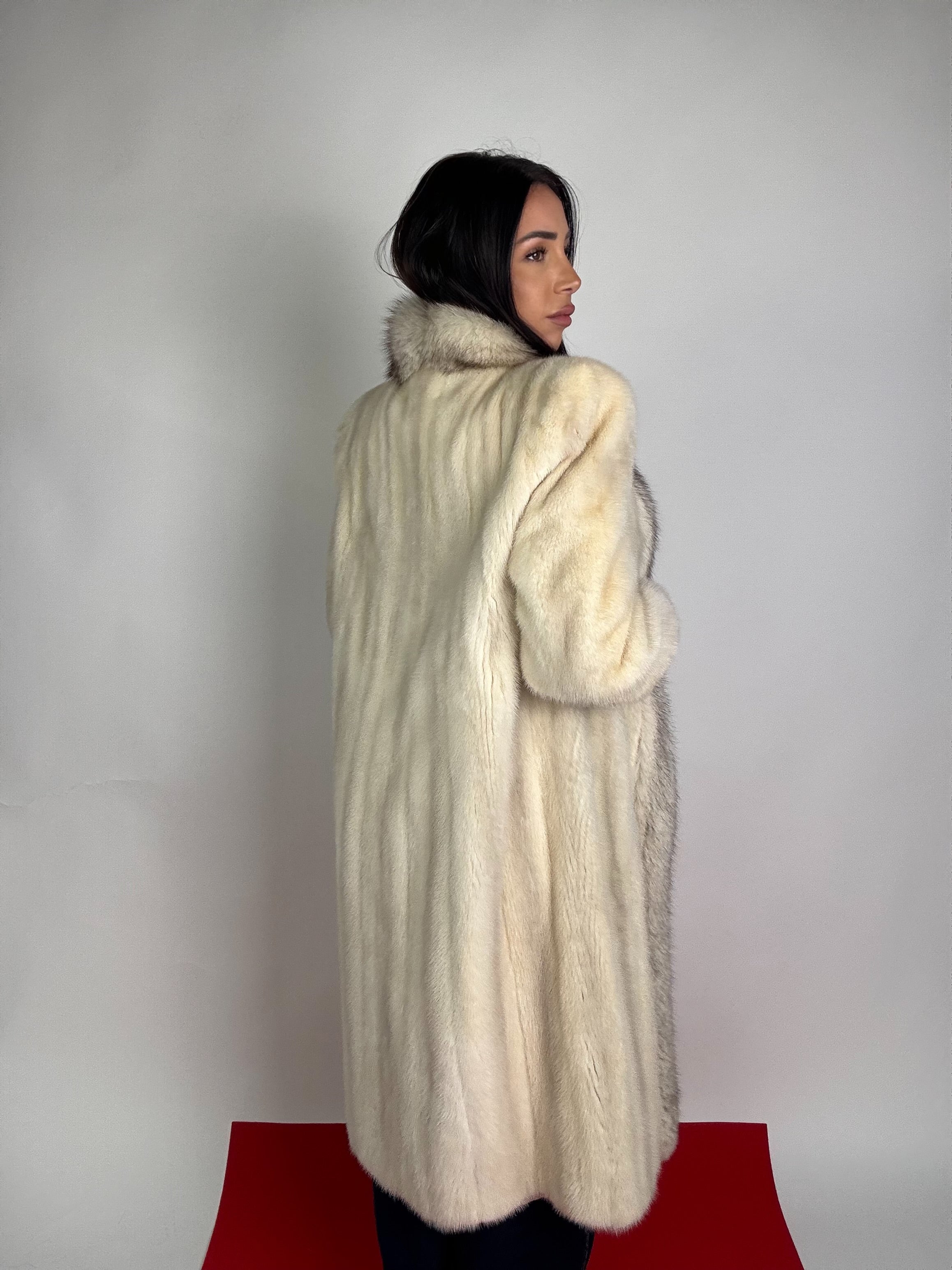 Cappotto in visone N441