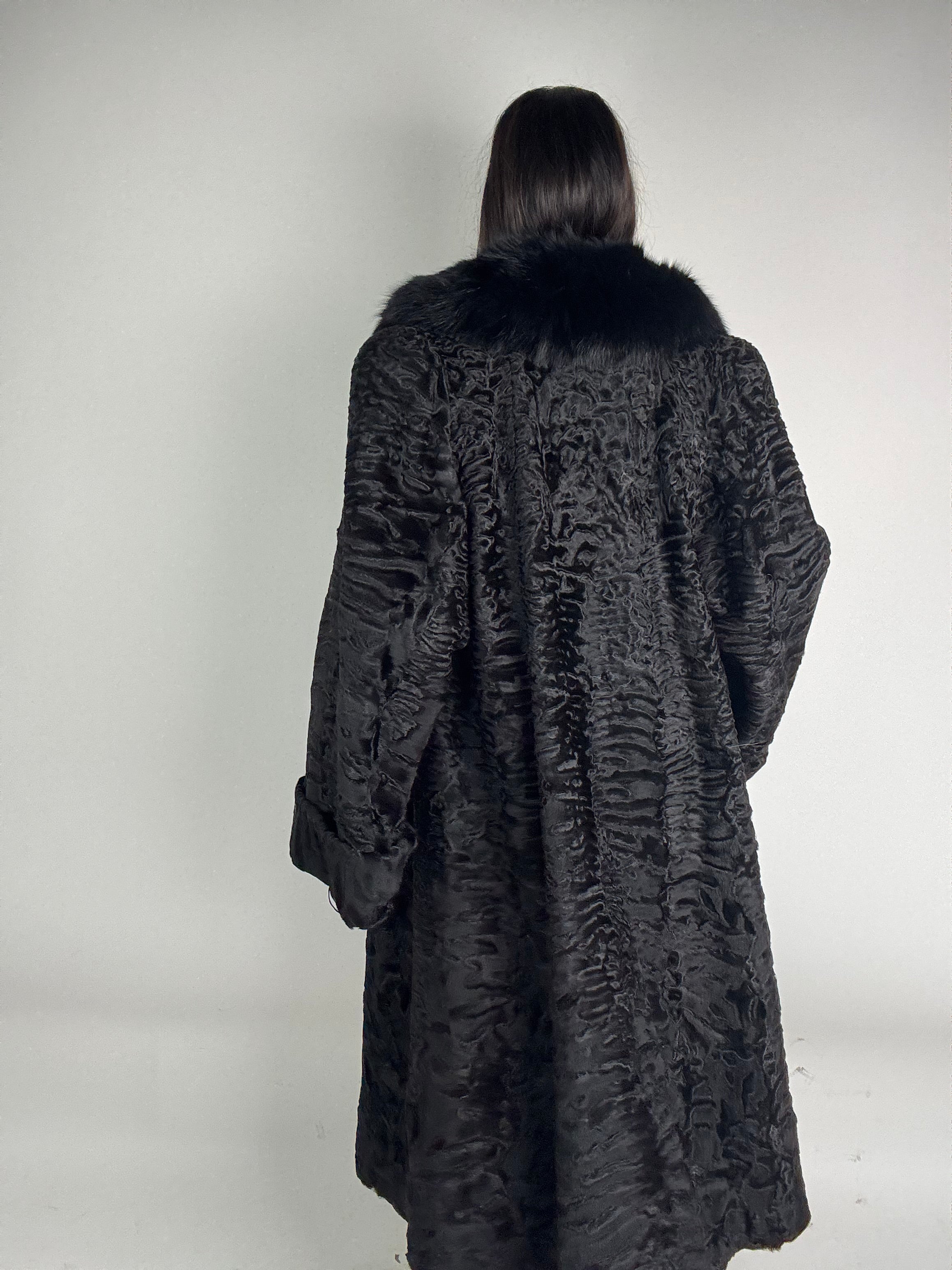 Cappotto in astrakan e volpe N55