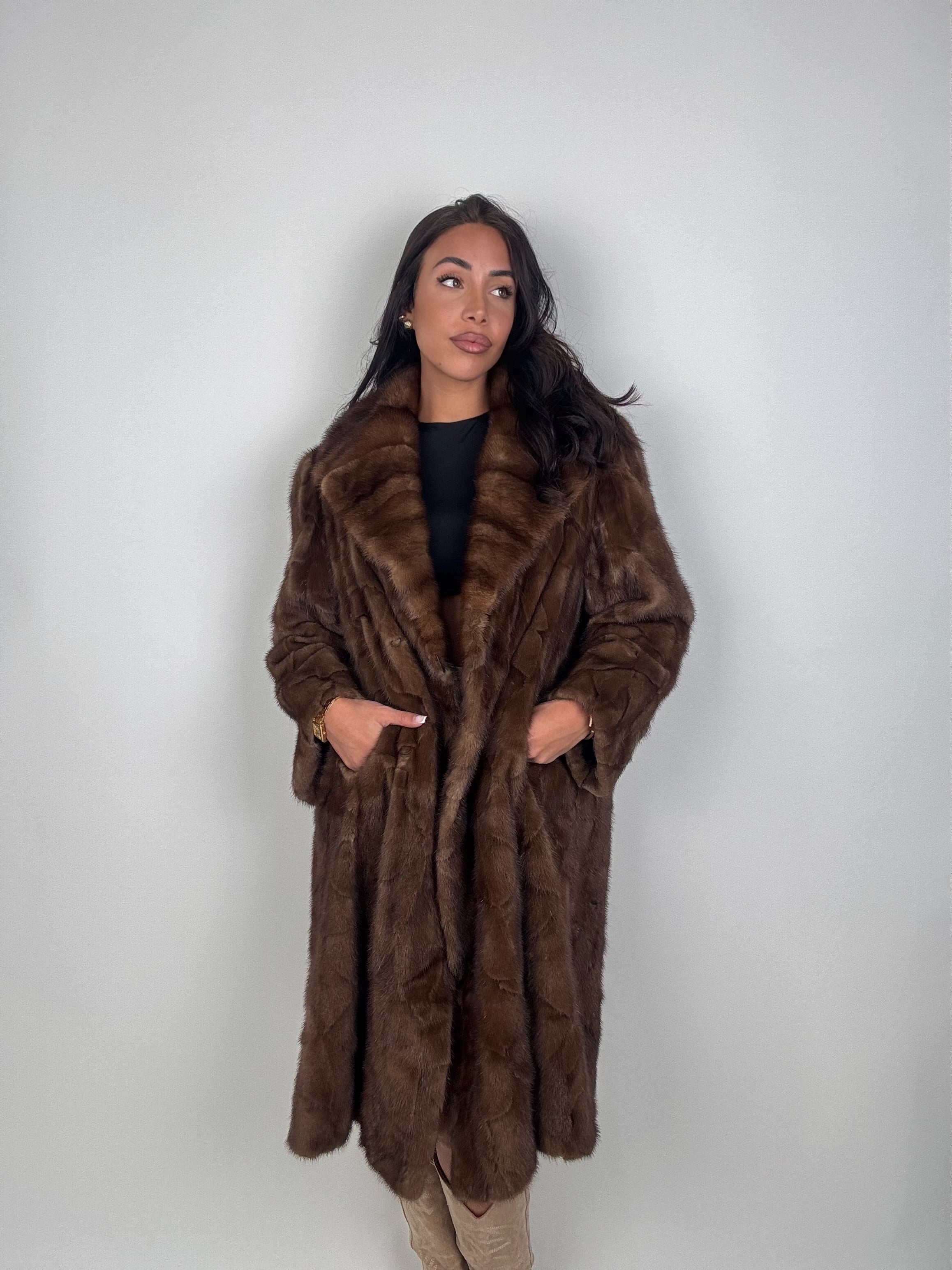 Cappotto in visone N665