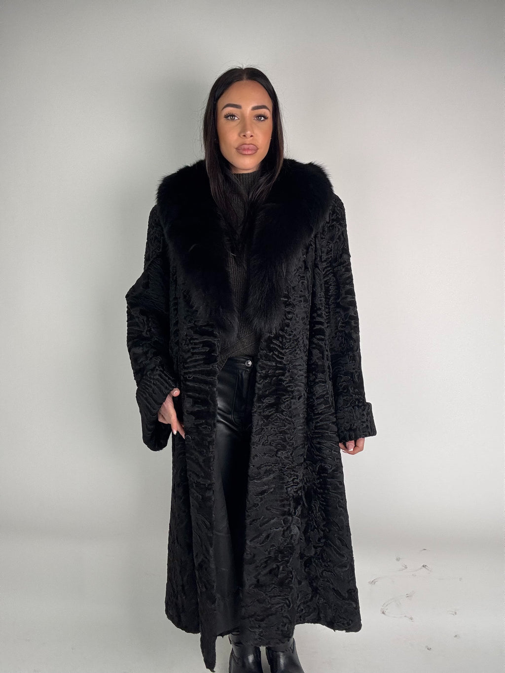 Cappotto in astrakan e volpe N55