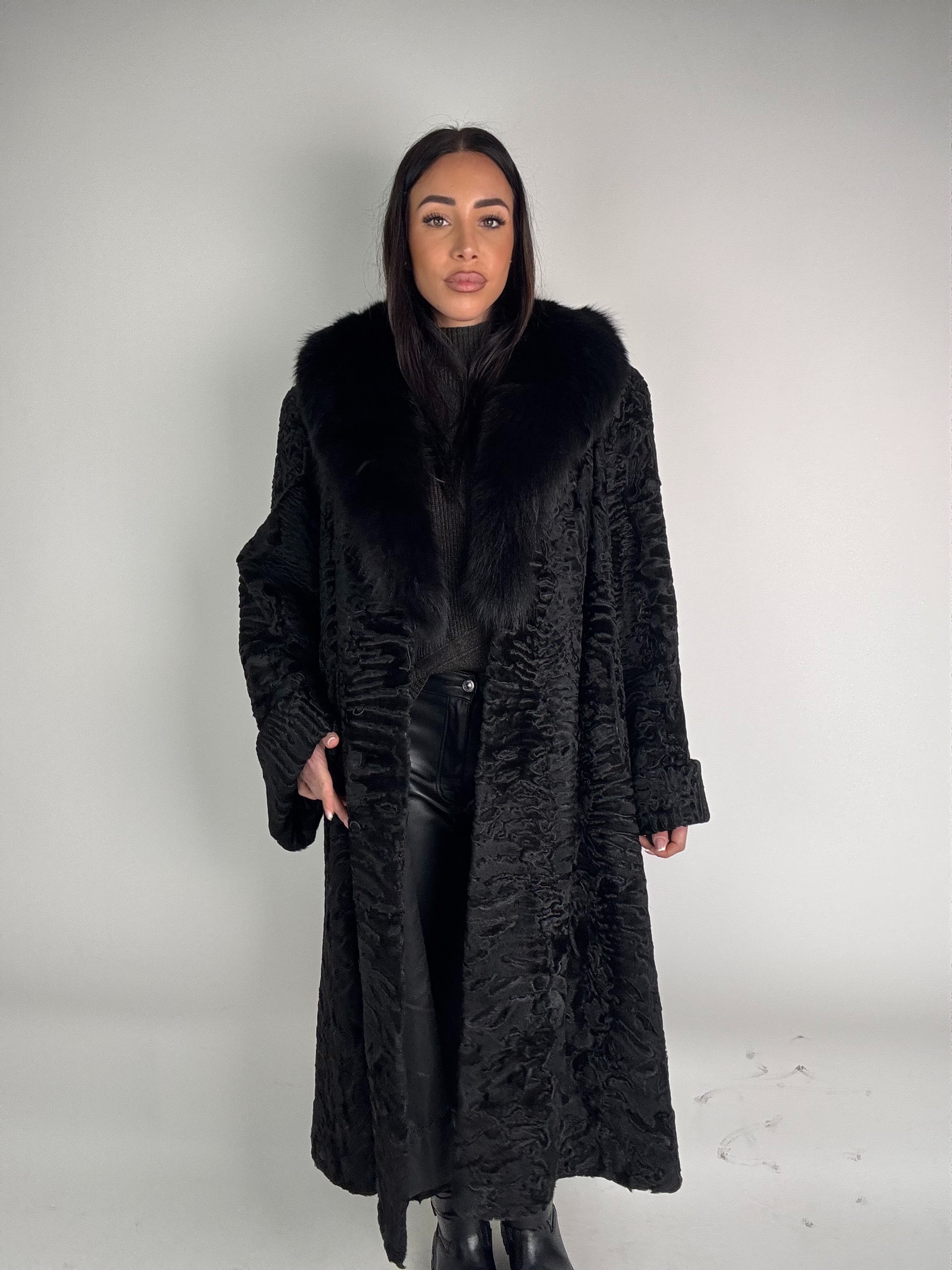 Cappotto in astrakan e volpe N55