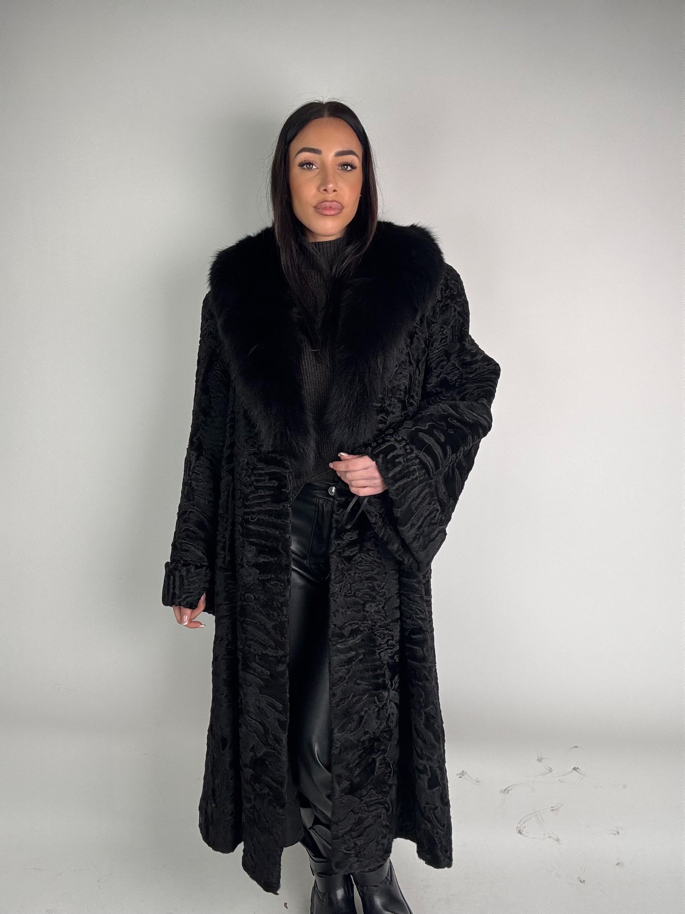 Cappotto in astrakan e volpe N55