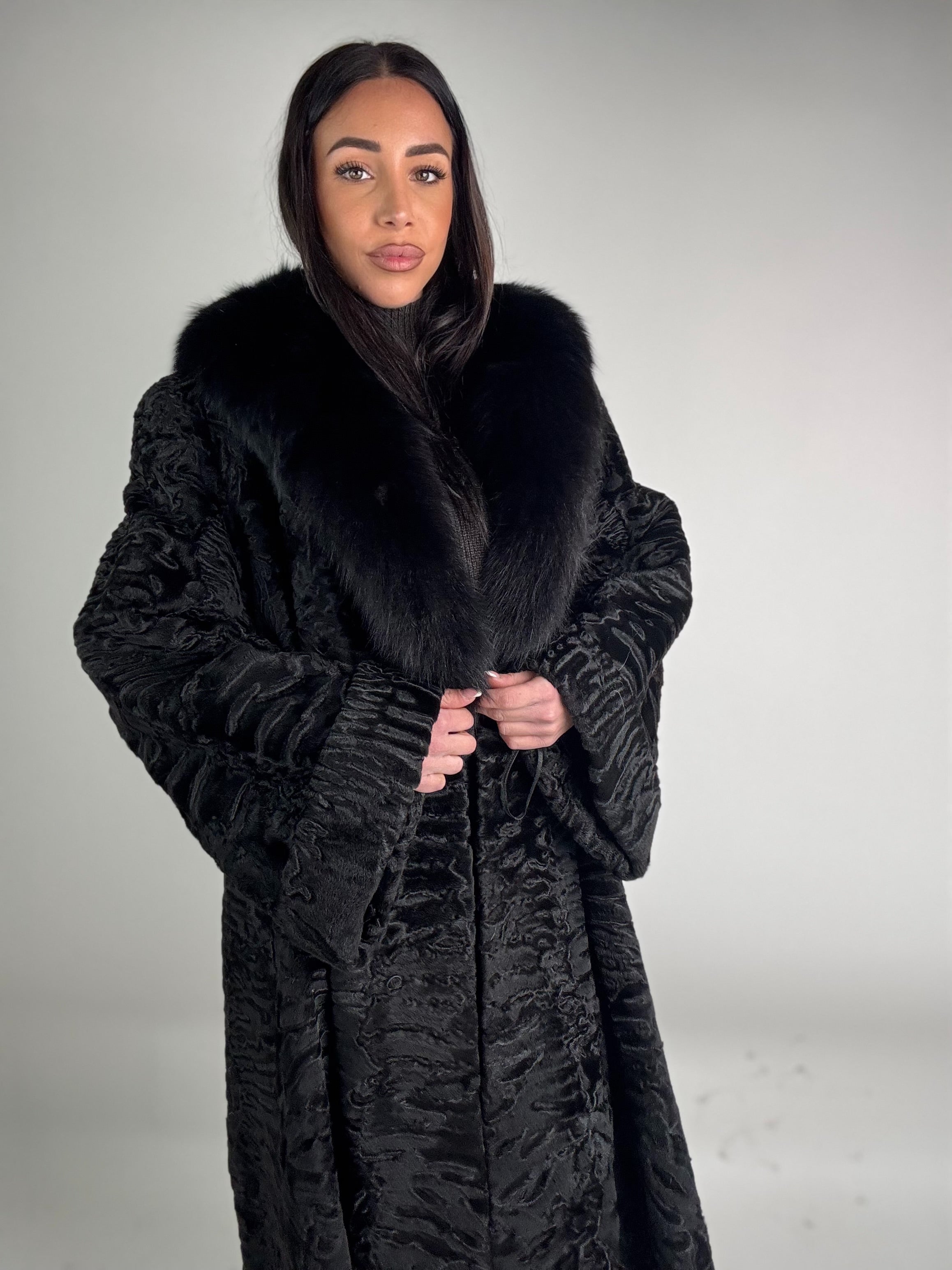 Cappotto in astrakan e volpe N55
